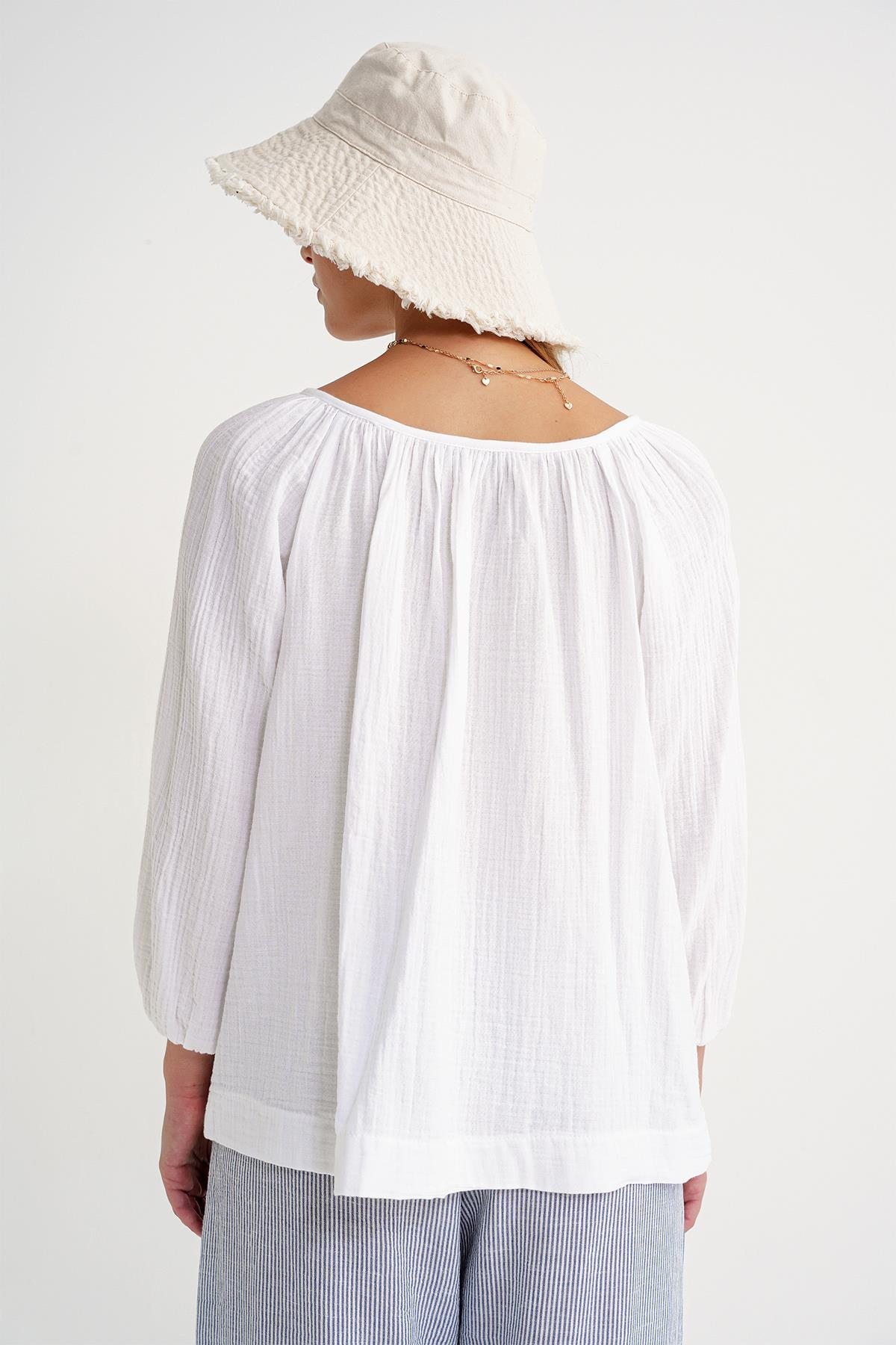 4707 Kadın Yakası Büzgülü Kolu Lastikli Bol Müslin Bluz Beyaz