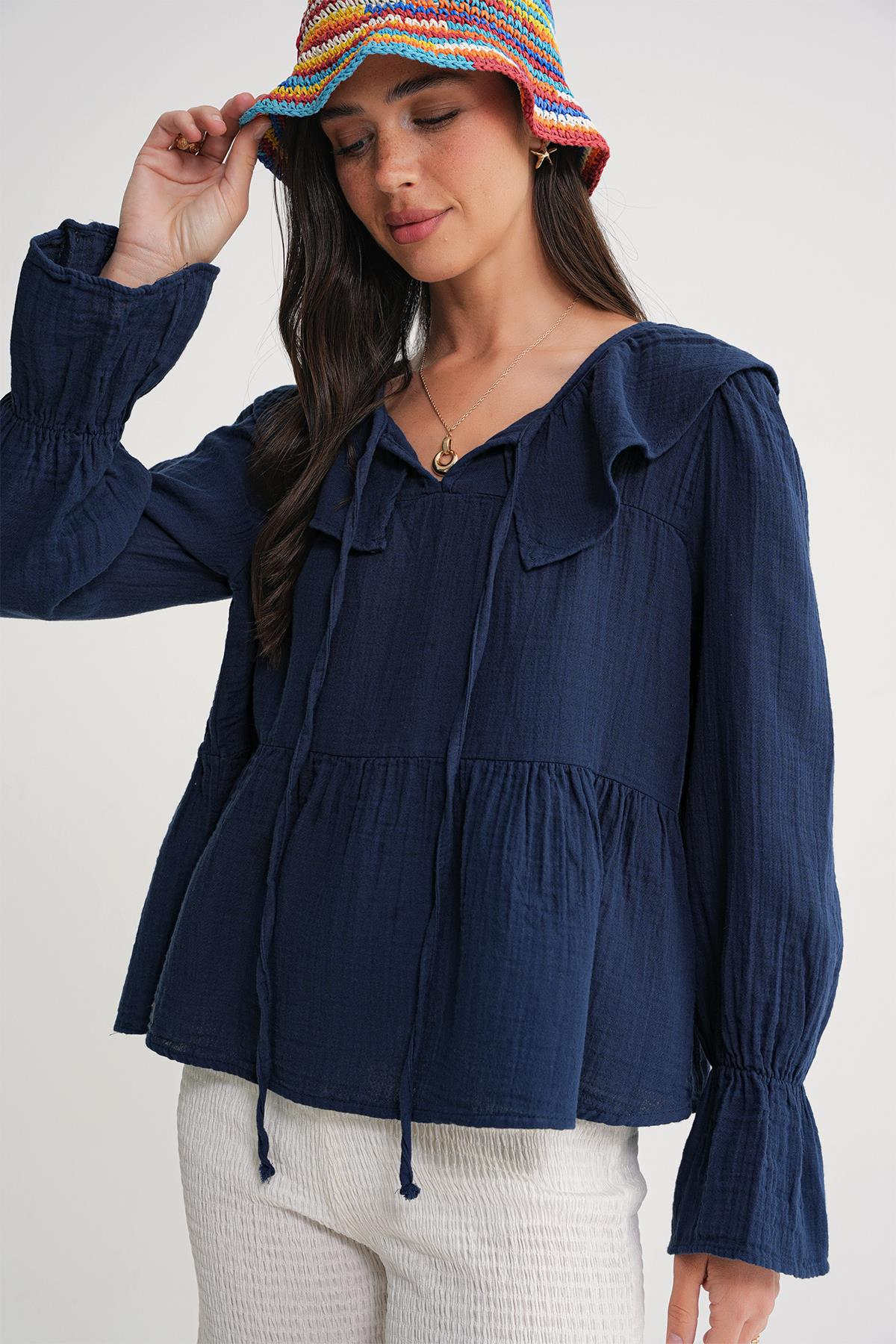 4714 Kadın Yakası Volanlı Bol Müslin Bluz Lacivert
