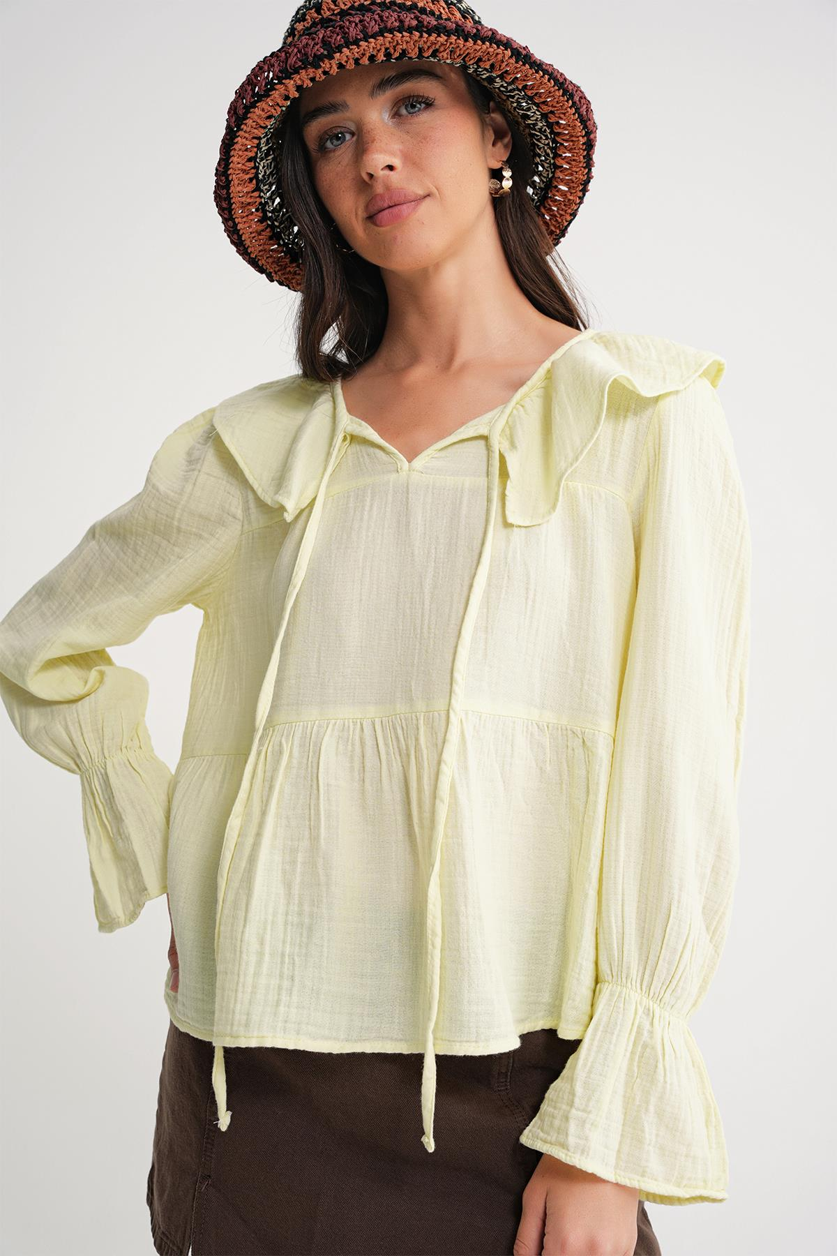 4714 Kadın Yakası Volanlı Bol Müslin Bluz Pastel Sarısı