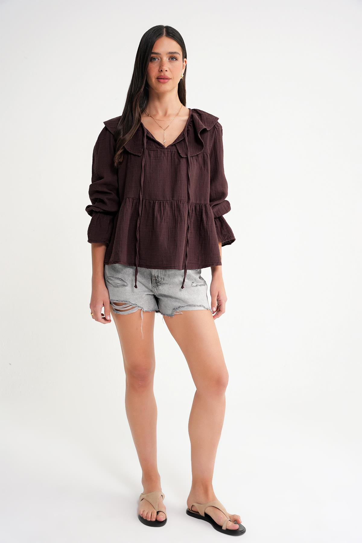 4714 Kadın Yakası Volanlı Bol Müslin Bluz Kahve