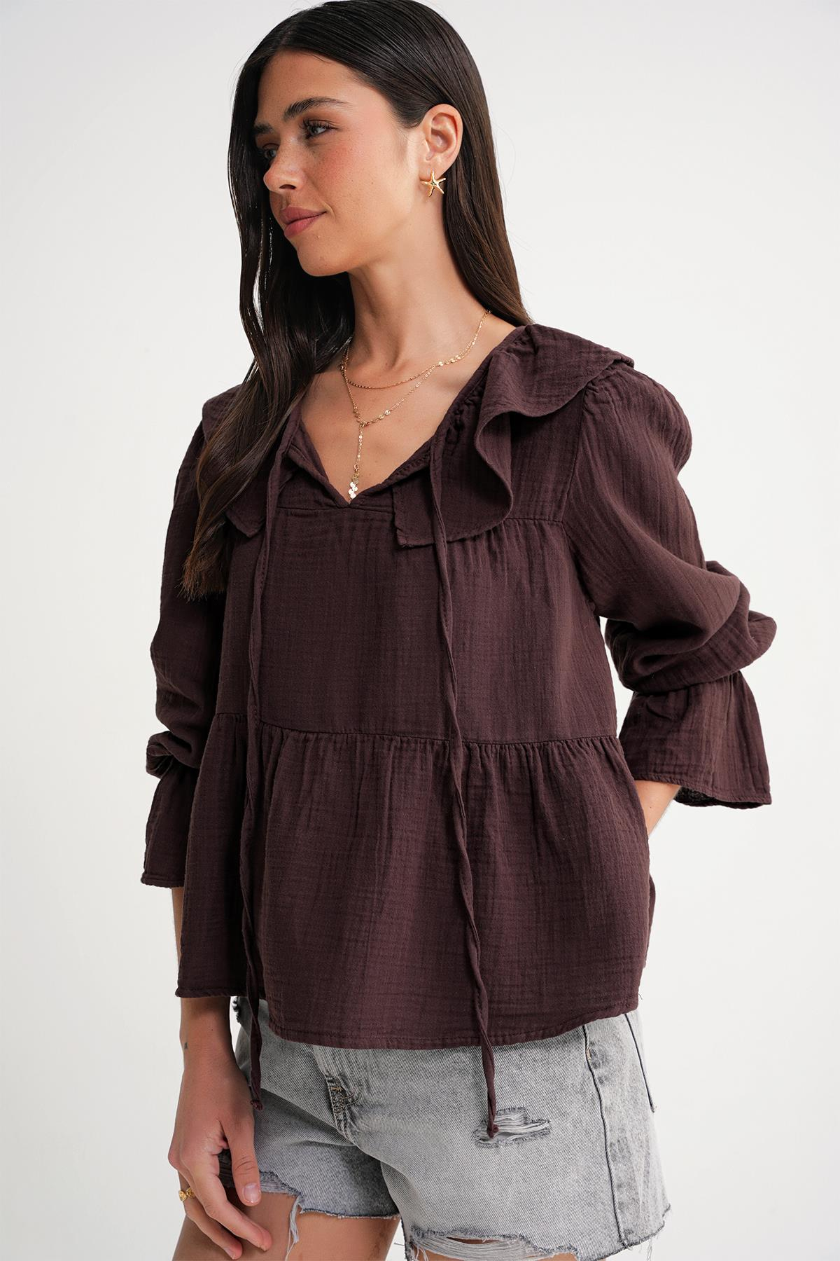 4714 Kadın Yakası Volanlı Bol Müslin Bluz Kahve