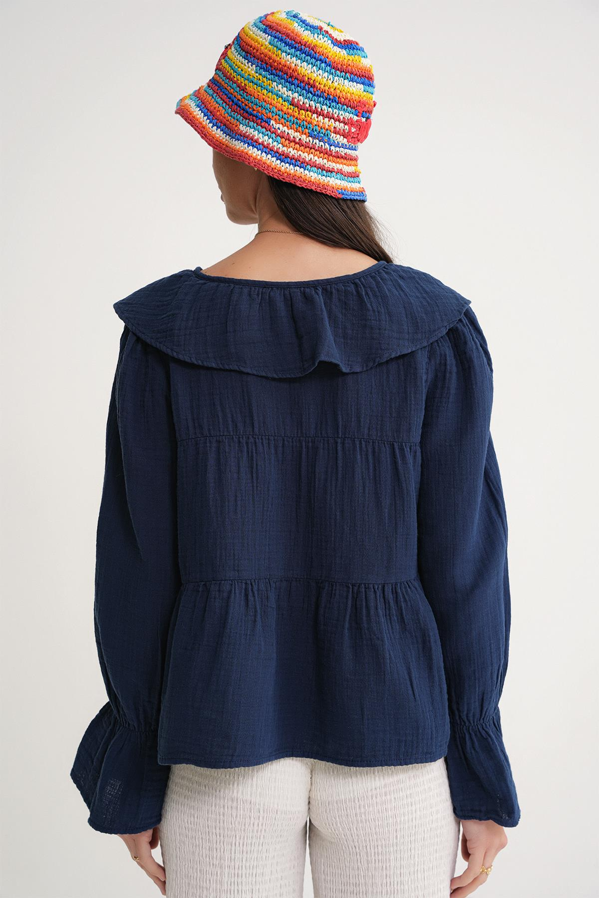 4714 Kadın Yakası Volanlı Bol Müslin Bluz Lacivert