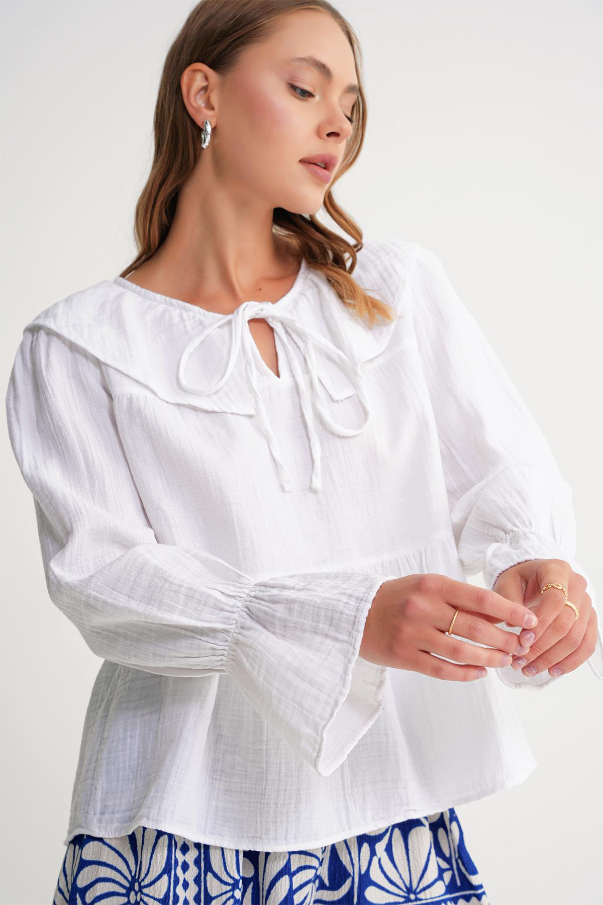 4714 Kadın Yakası Volanlı Bol Müslin Bluz Beyaz