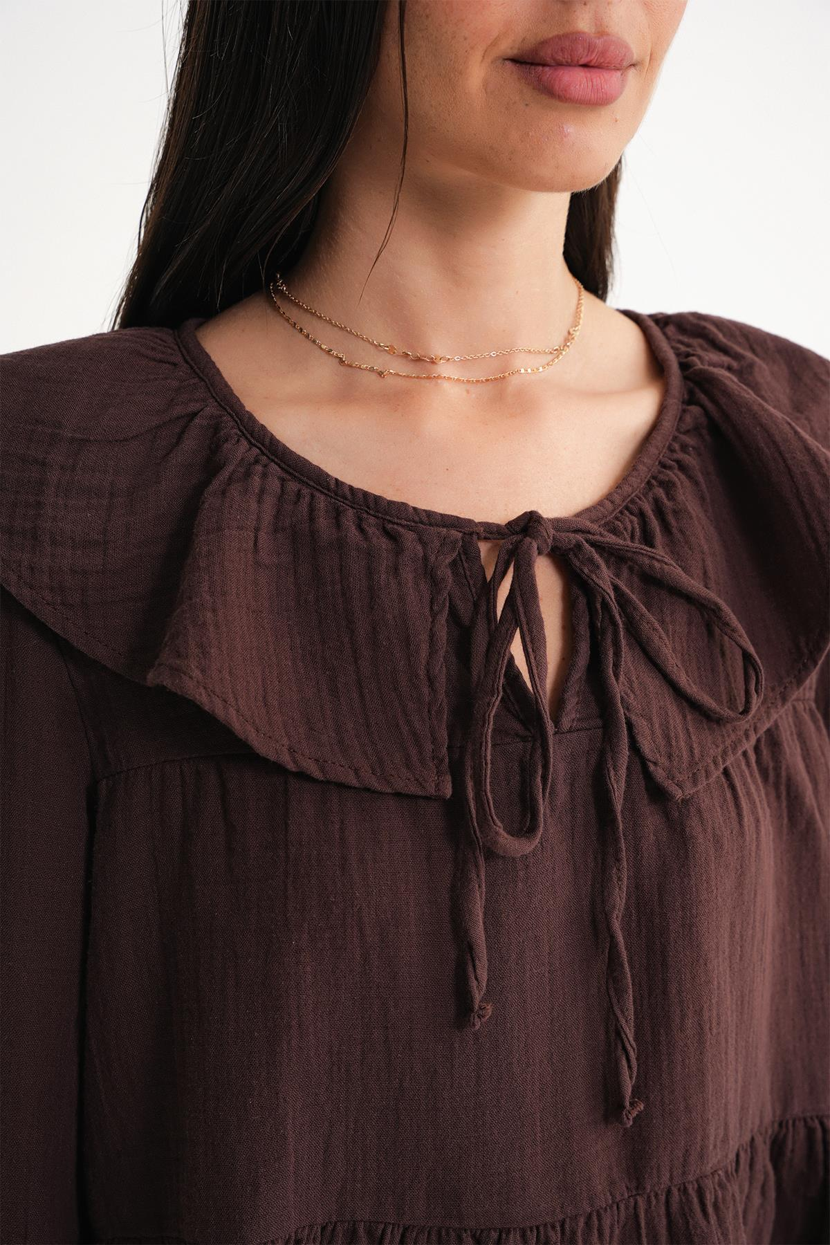 4714 Kadın Yakası Volanlı Bol Müslin Bluz Kahve