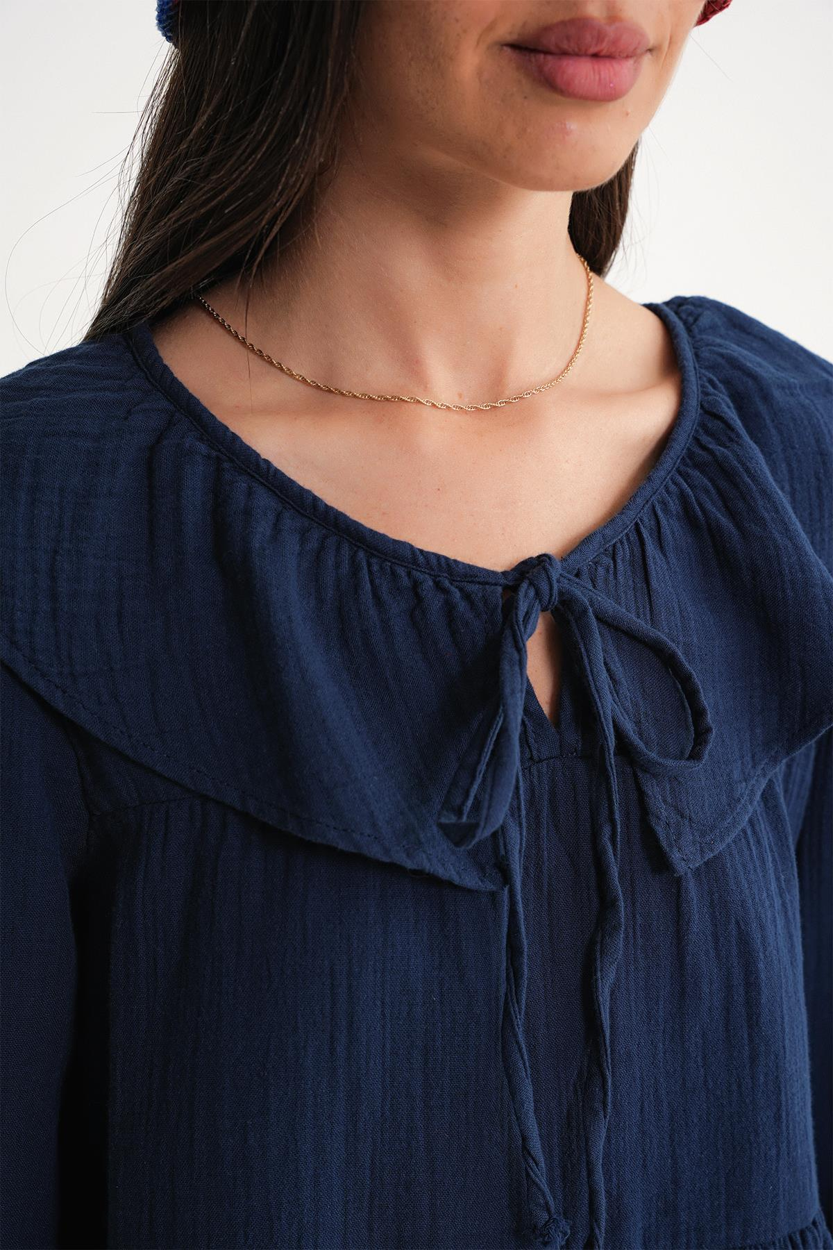 4714 Kadın Yakası Volanlı Bol Müslin Bluz Lacivert