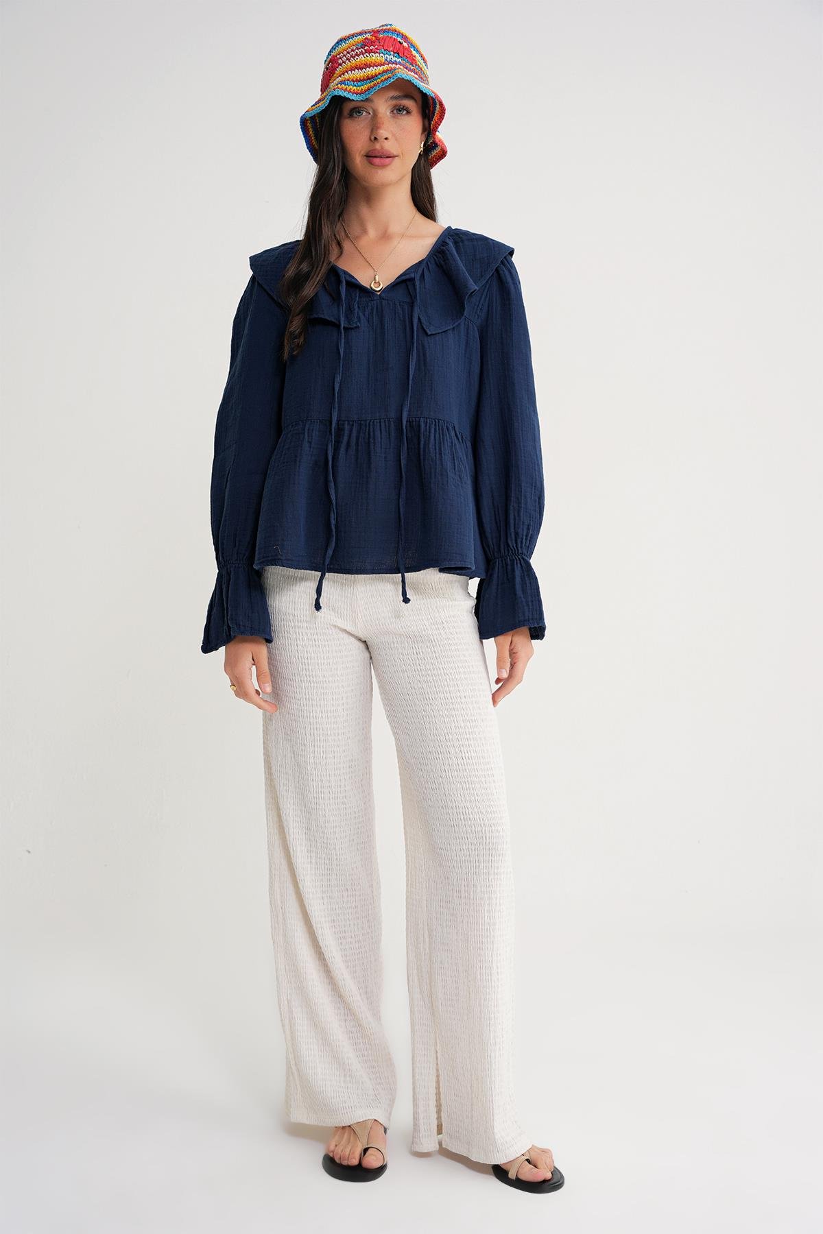 4714 Kadın Yakası Volanlı Bol Müslin Bluz Lacivert