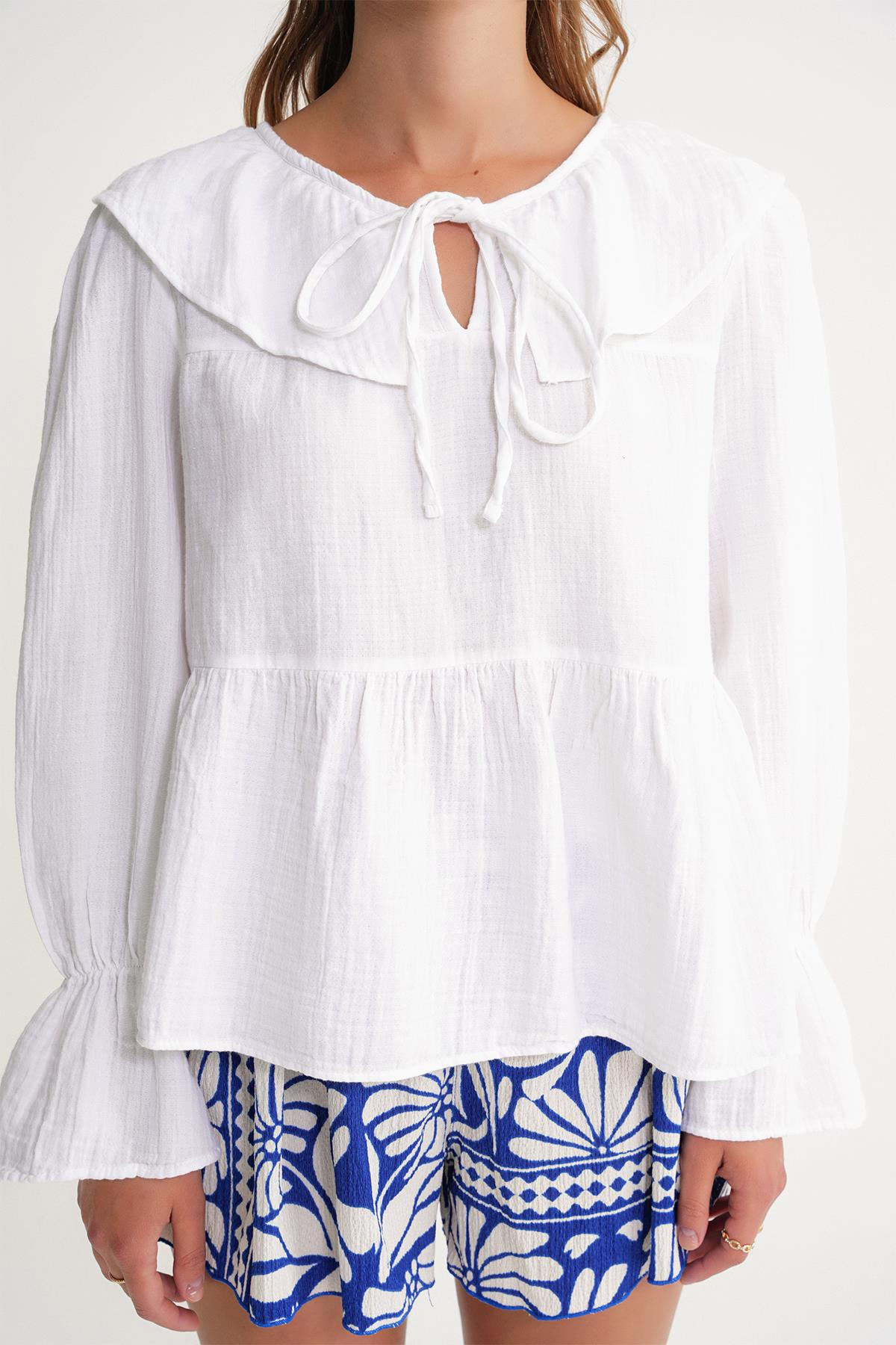 4714 Kadın Yakası Volanlı Bol Müslin Bluz Beyaz