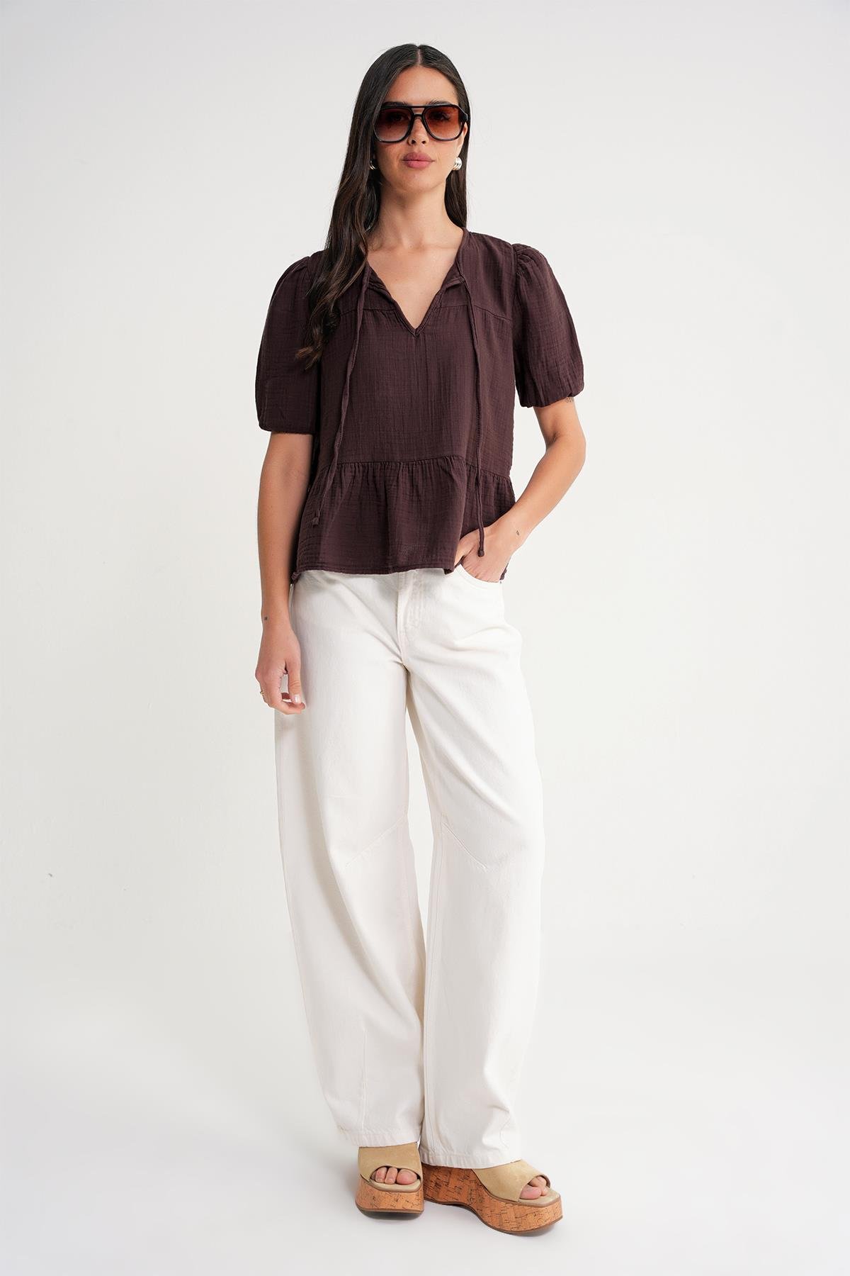 4715 Kadın Yakası Bağlamalı Kısa Kol Müslin Bluz Kahve