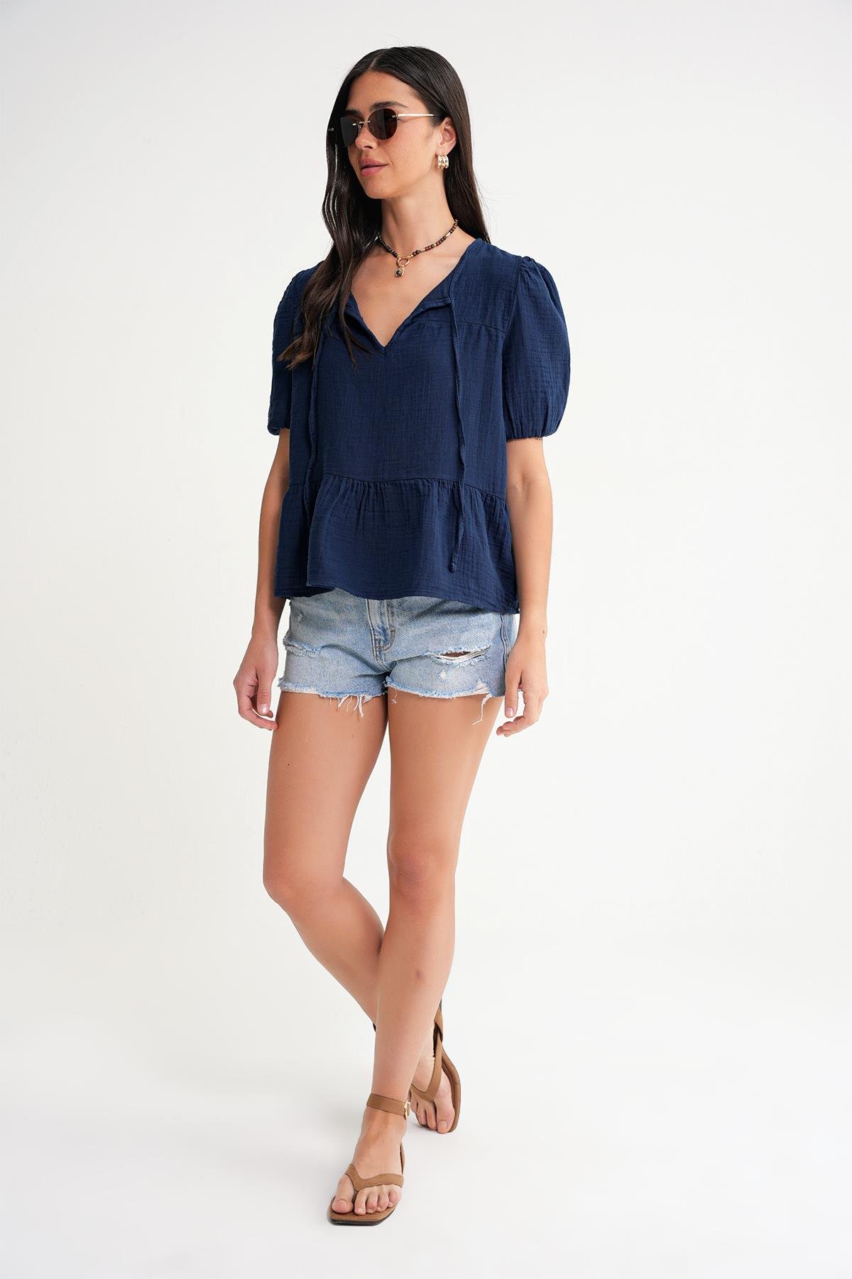 4715 Kadın Yakası Bağlamalı Kısa Kol Müslin Bluz Lacivert