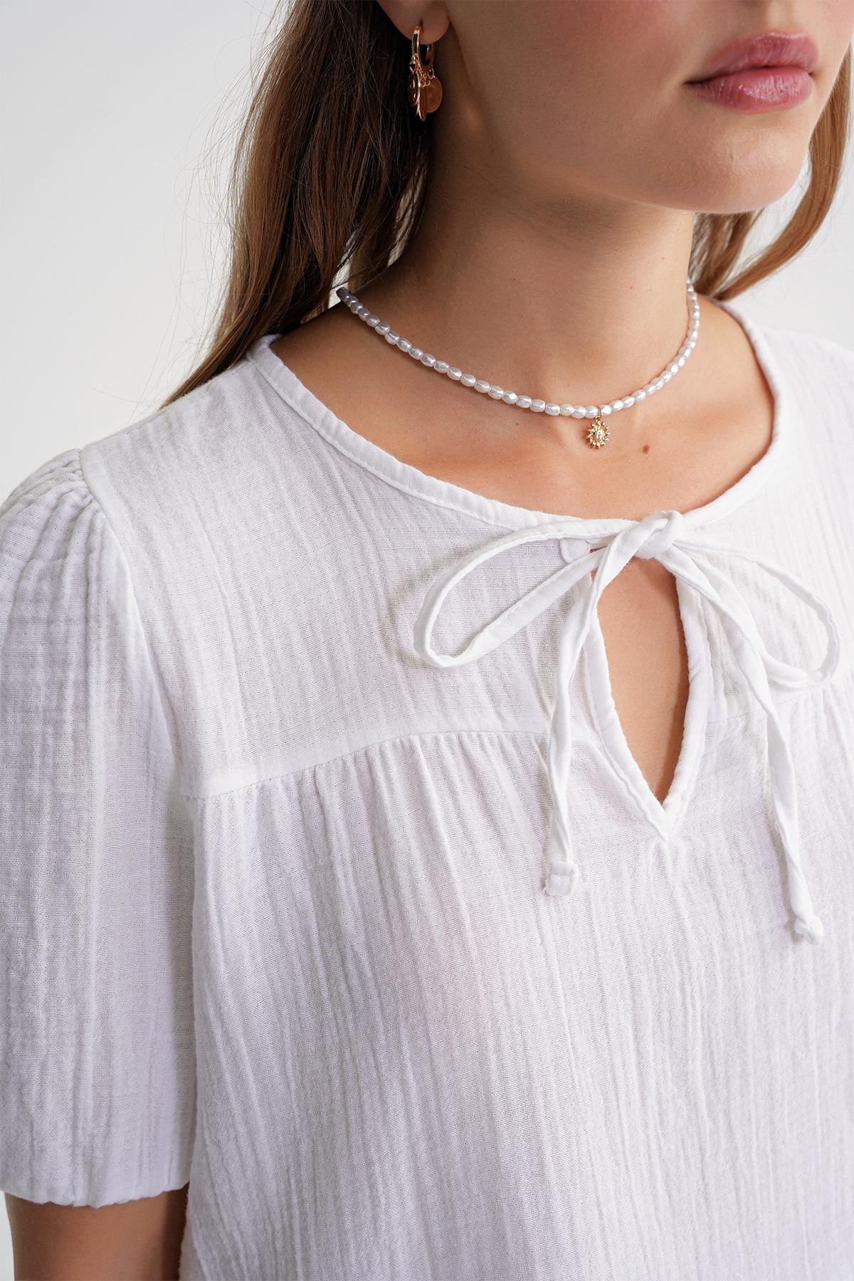 4715 Kadın Yakası Bağlamalı Kısa Kol Müslin Bluz Beyaz