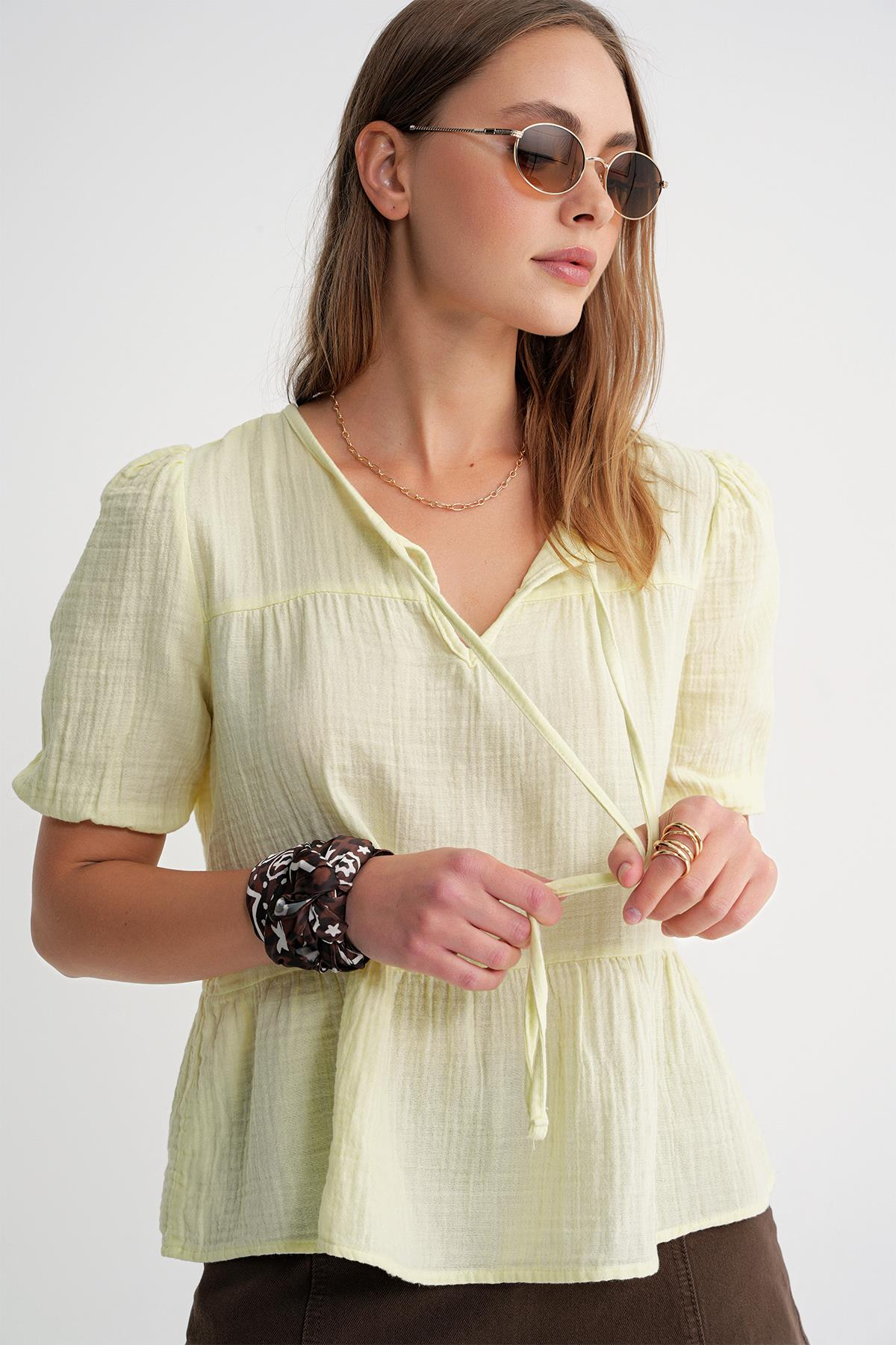 4715 Kadın Yakası Bağlamalı Kısa Kol Müslin Bluz Sarı