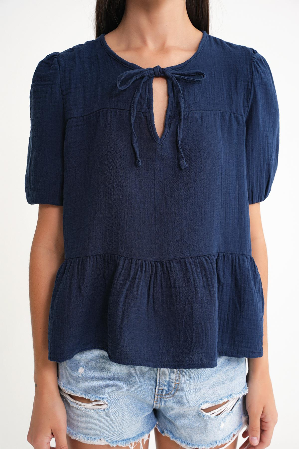 4715 Kadın Yakası Bağlamalı Kısa Kol Müslin Bluz Lacivert