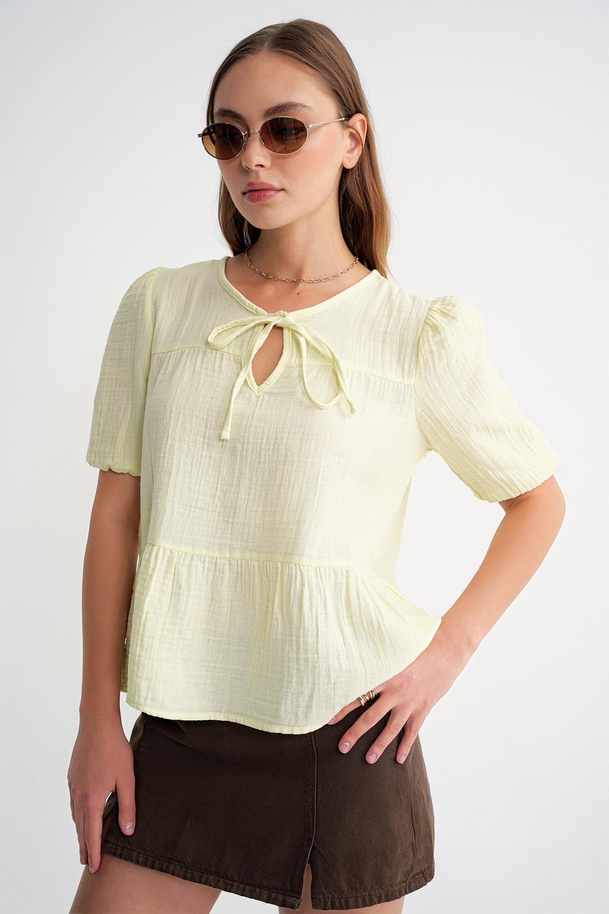 4715 Kadın Yakası Bağlamalı Kısa Kol Müslin Bluz Sarı