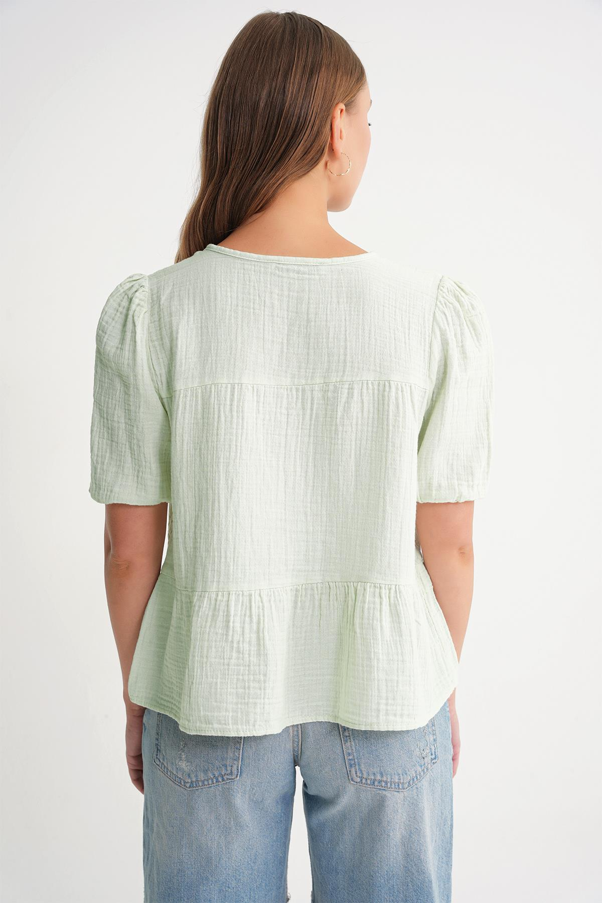 4715 Kadın Yakası Bağlamalı Kısa Kol Müslin Bluz Adaçayı