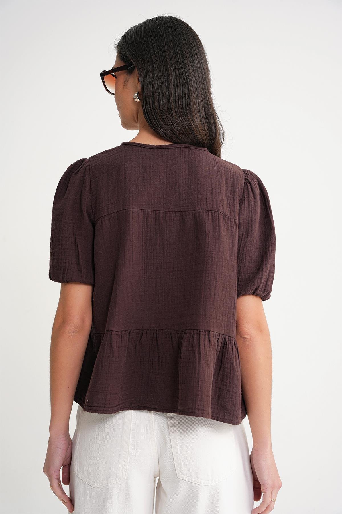 4715 Kadın Yakası Bağlamalı Kısa Kol Müslin Bluz Kahve