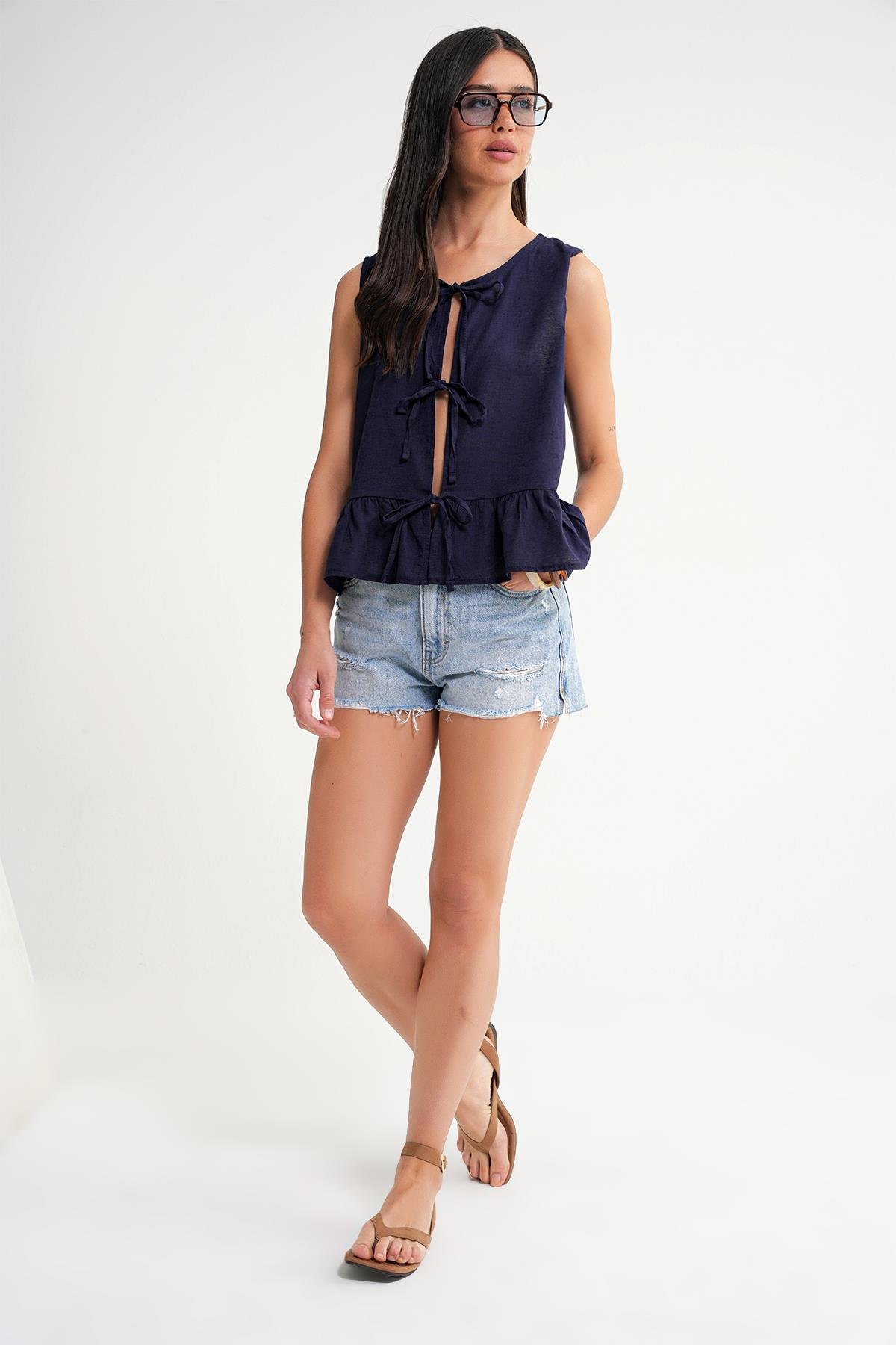 4717 Kadın Önü Bağcıklı Fırfırlı Kolsuz Keten Bluz Lacivert