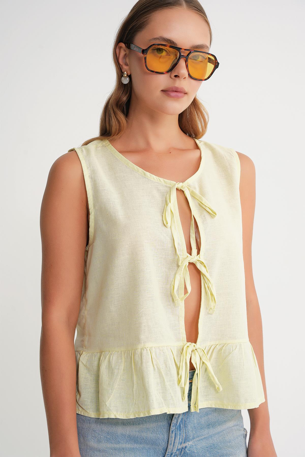 4717 Kadın Önü Bağcıklı Fırfırlı Kolsuz Keten Bluz Sarı