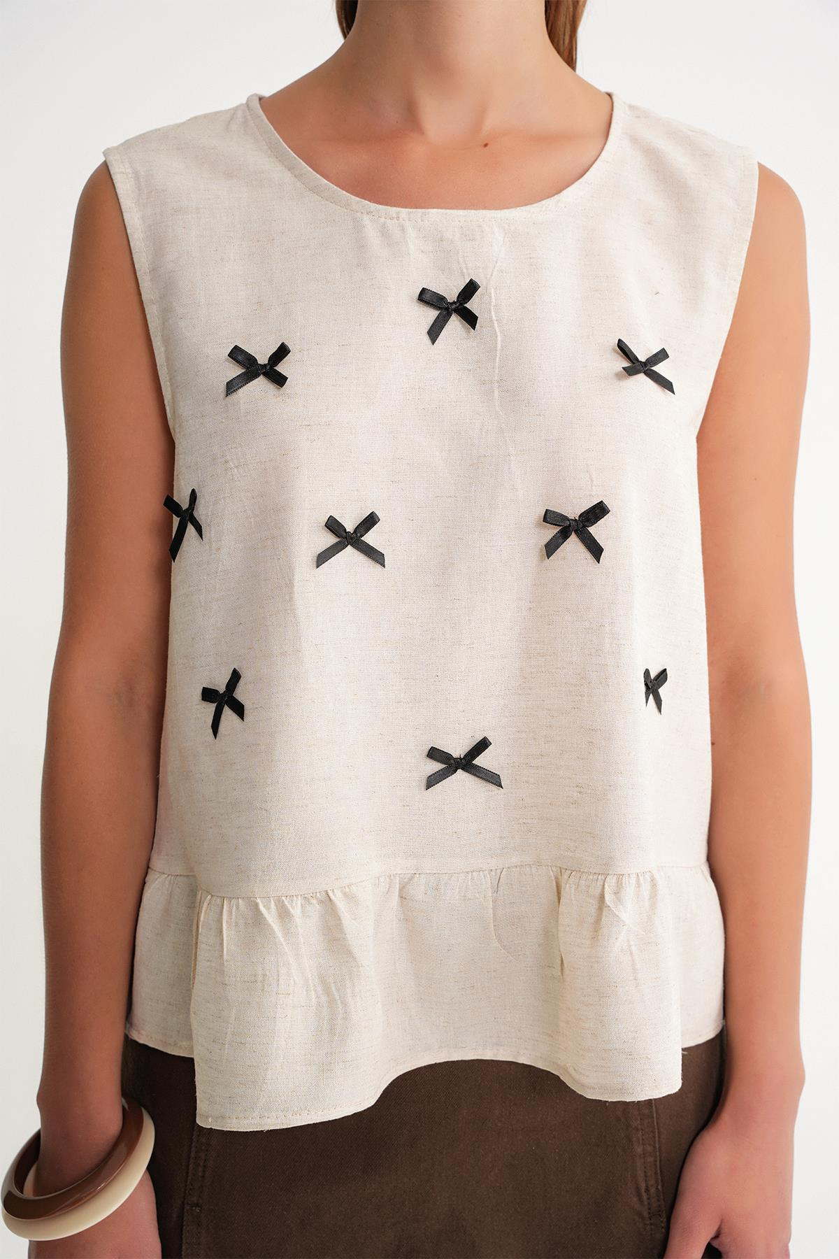 4718 Kadın Fiyonk Detaylı Fırfırlı Keten Bluz Bej