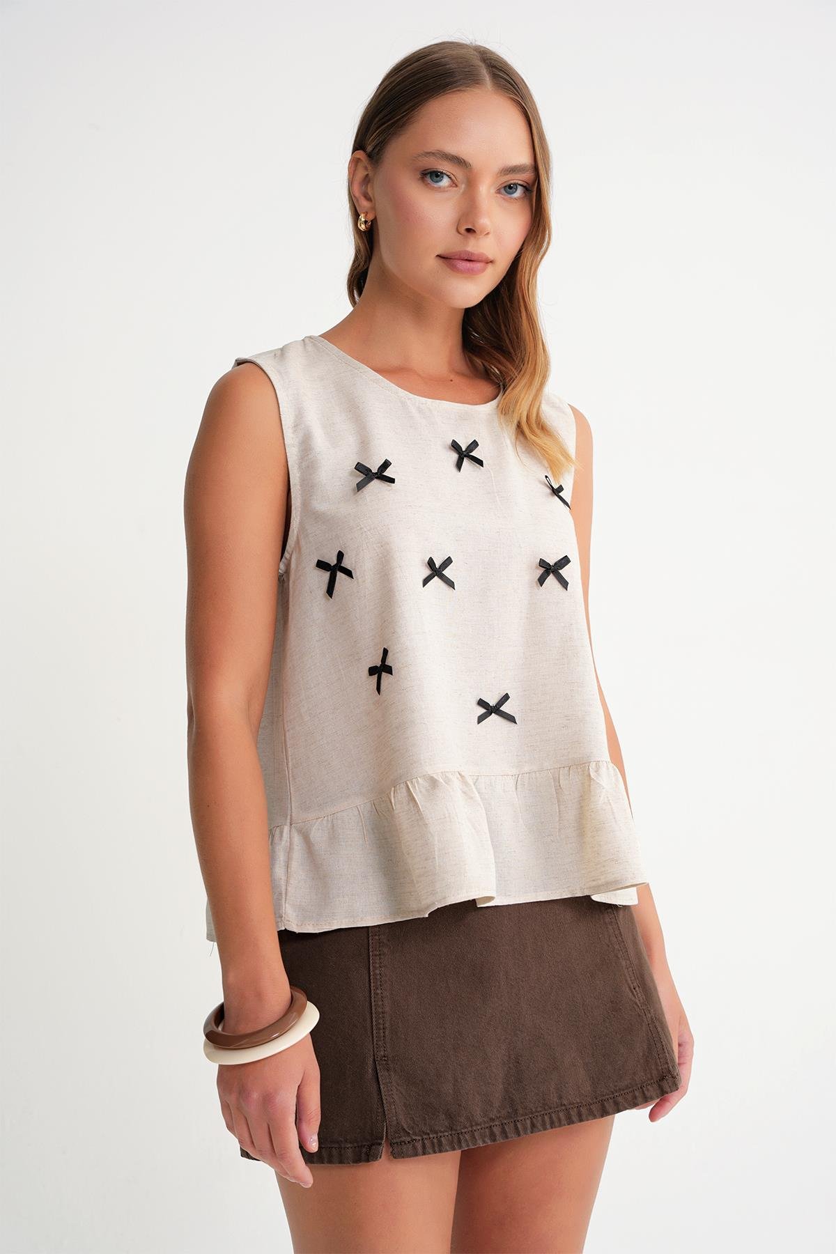 4718 Kadın Fiyonk Detaylı Fırfırlı Keten Bluz Bej