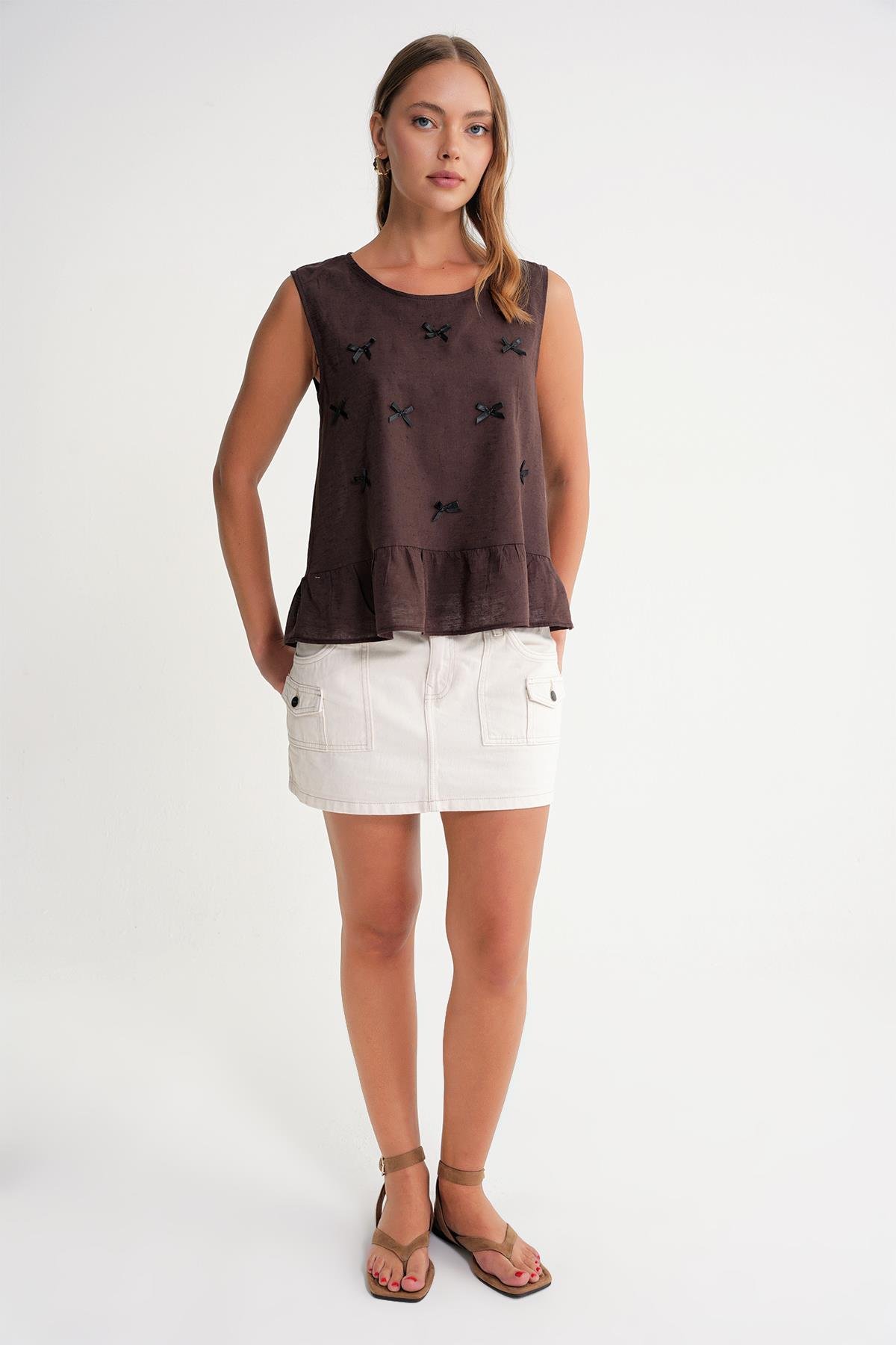 4718 Kadın Fiyonk Detaylı Fırfırlı Keten Bluz Kahve