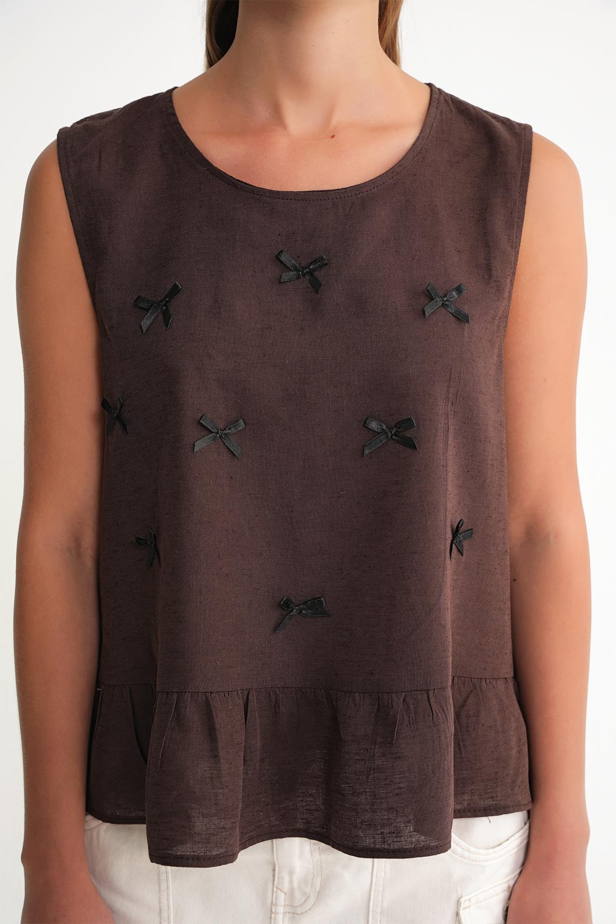 4718 Kadın Fiyonk Detaylı Fırfırlı Keten Bluz Kahve