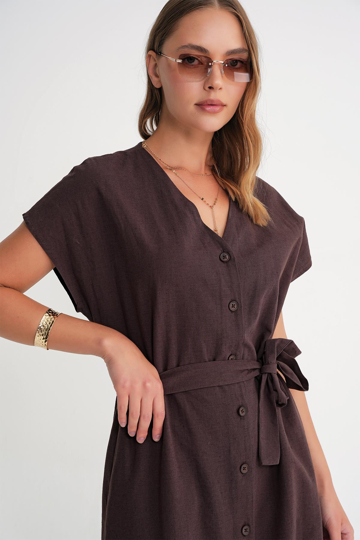 4721 Kadın V Yaka Düğme Detaylı Elbise Kahve