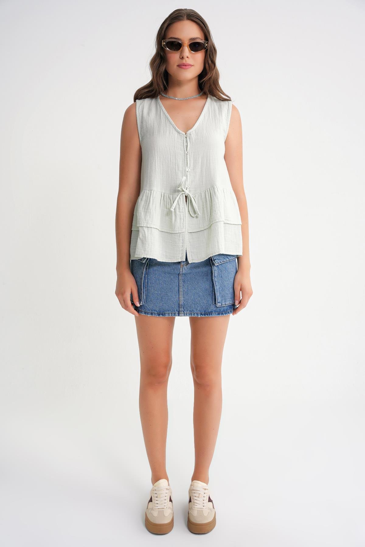 4722 Kadın V Yaka Fırfırlı Müslin Bluz Adaçayı