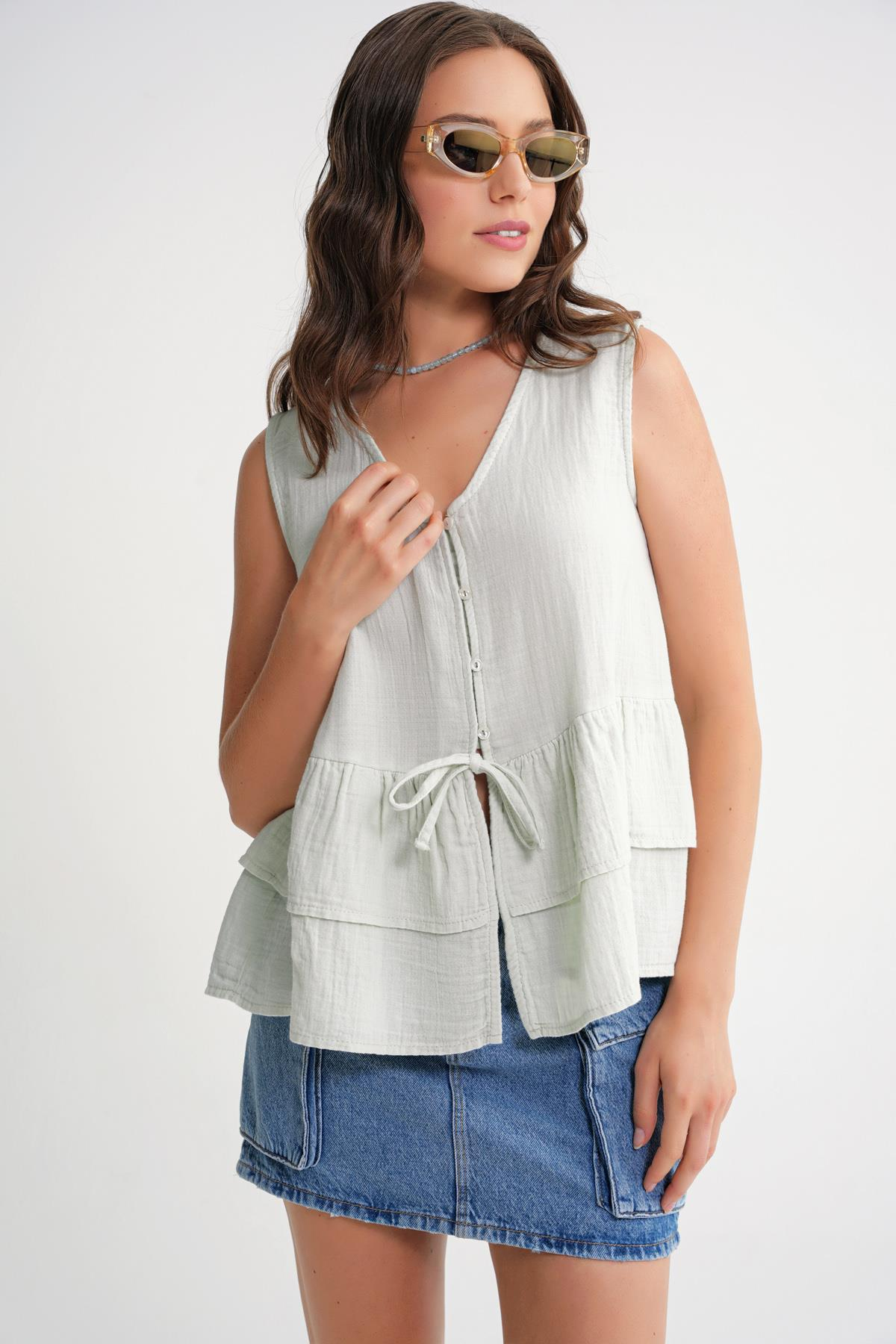 4722 Kadın V Yaka Fırfırlı Müslin Bluz Adaçayı