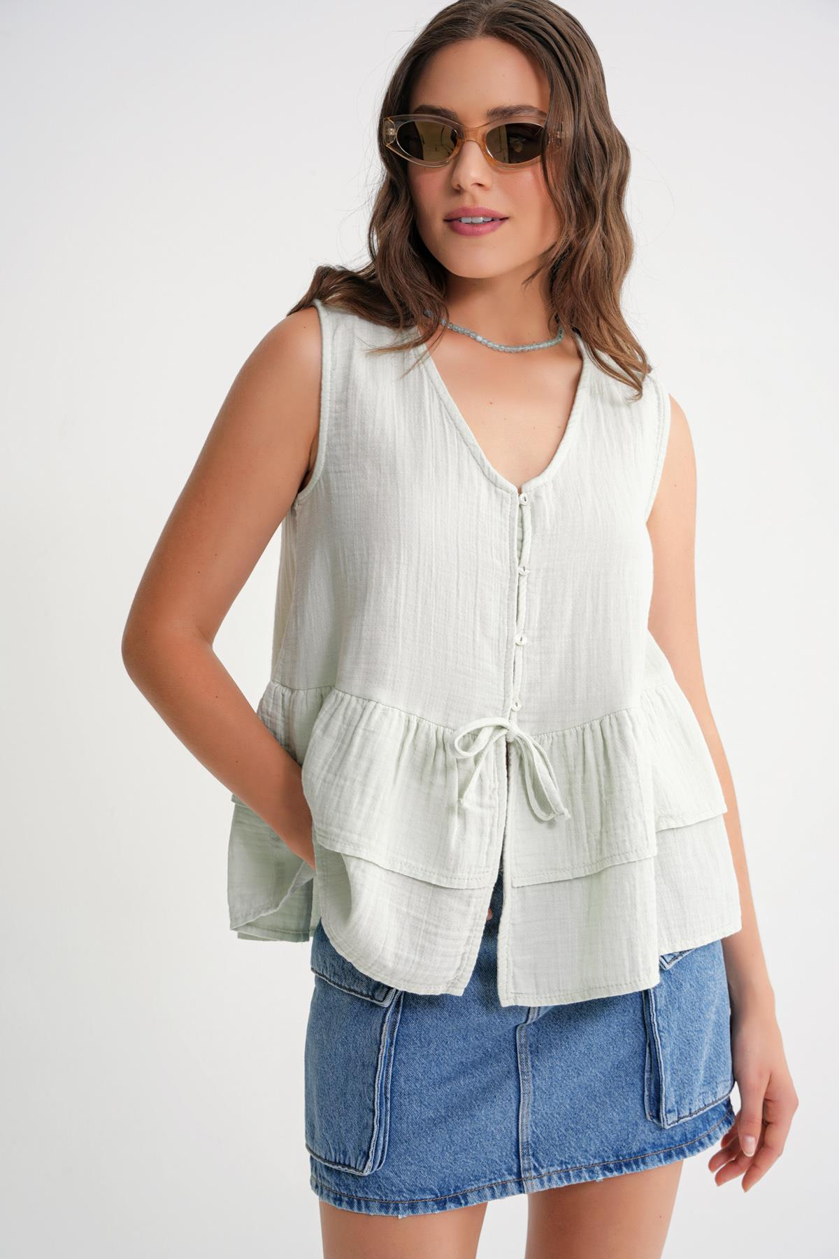 4722 Kadın V Yaka Fırfırlı Müslin Bluz Adaçayı