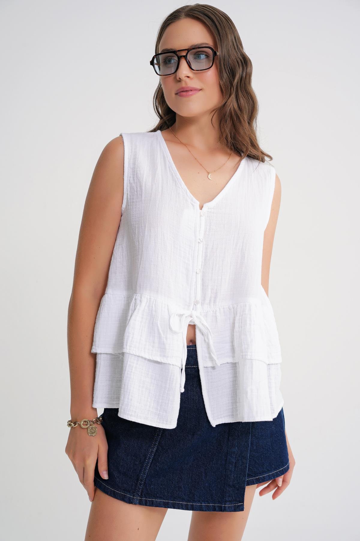 4722 Kadın V Yaka Fırfırlı Müslin Bluz Beyaz