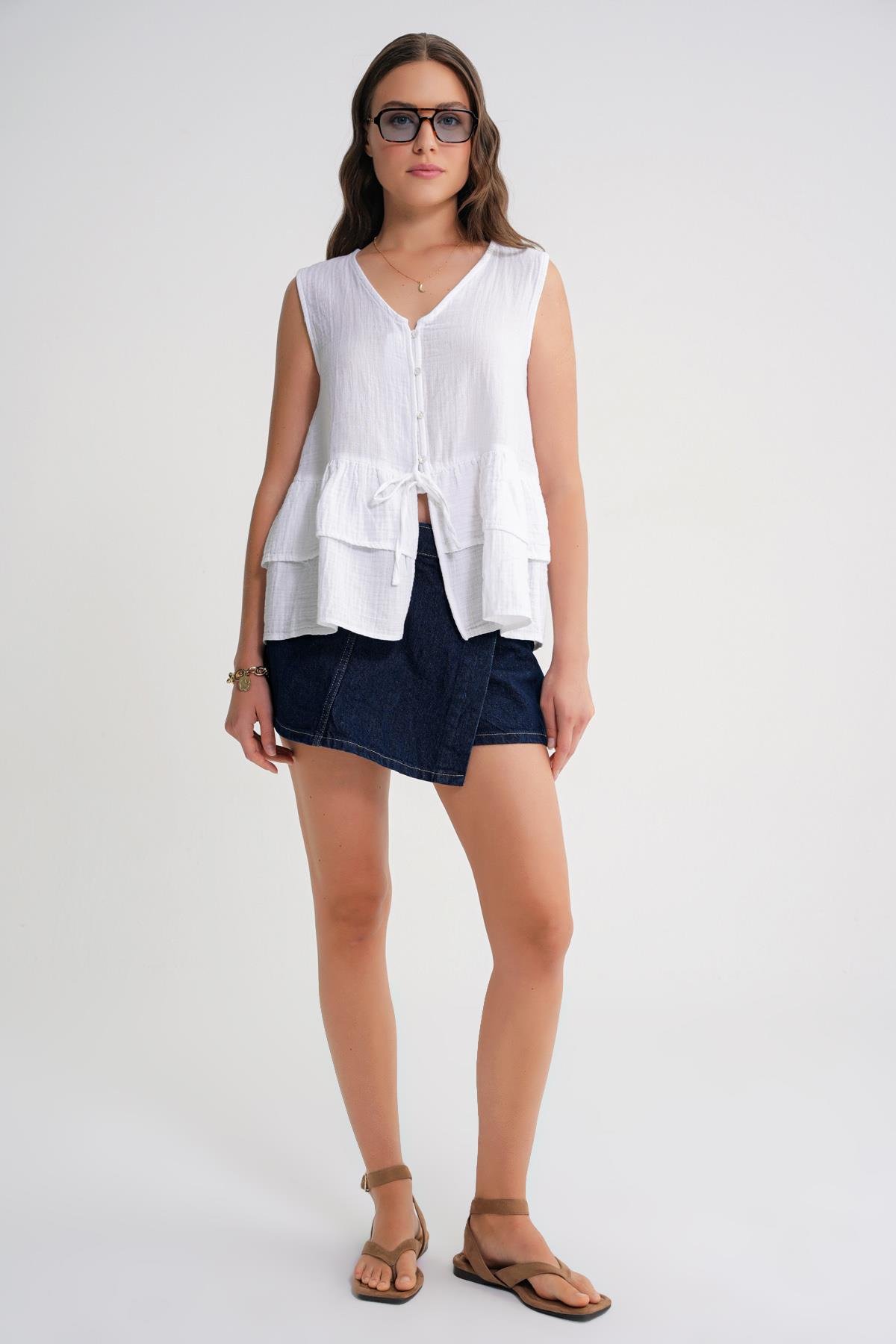 4722 Kadın V Yaka Fırfırlı Müslin Bluz Beyaz