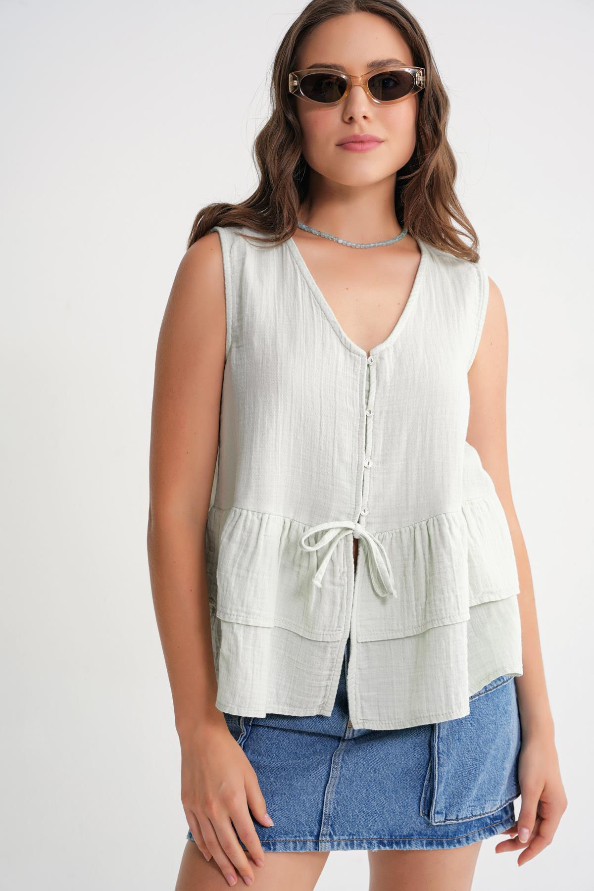 4722 Kadın V Yaka Fırfırlı Müslin Bluz Adaçayı