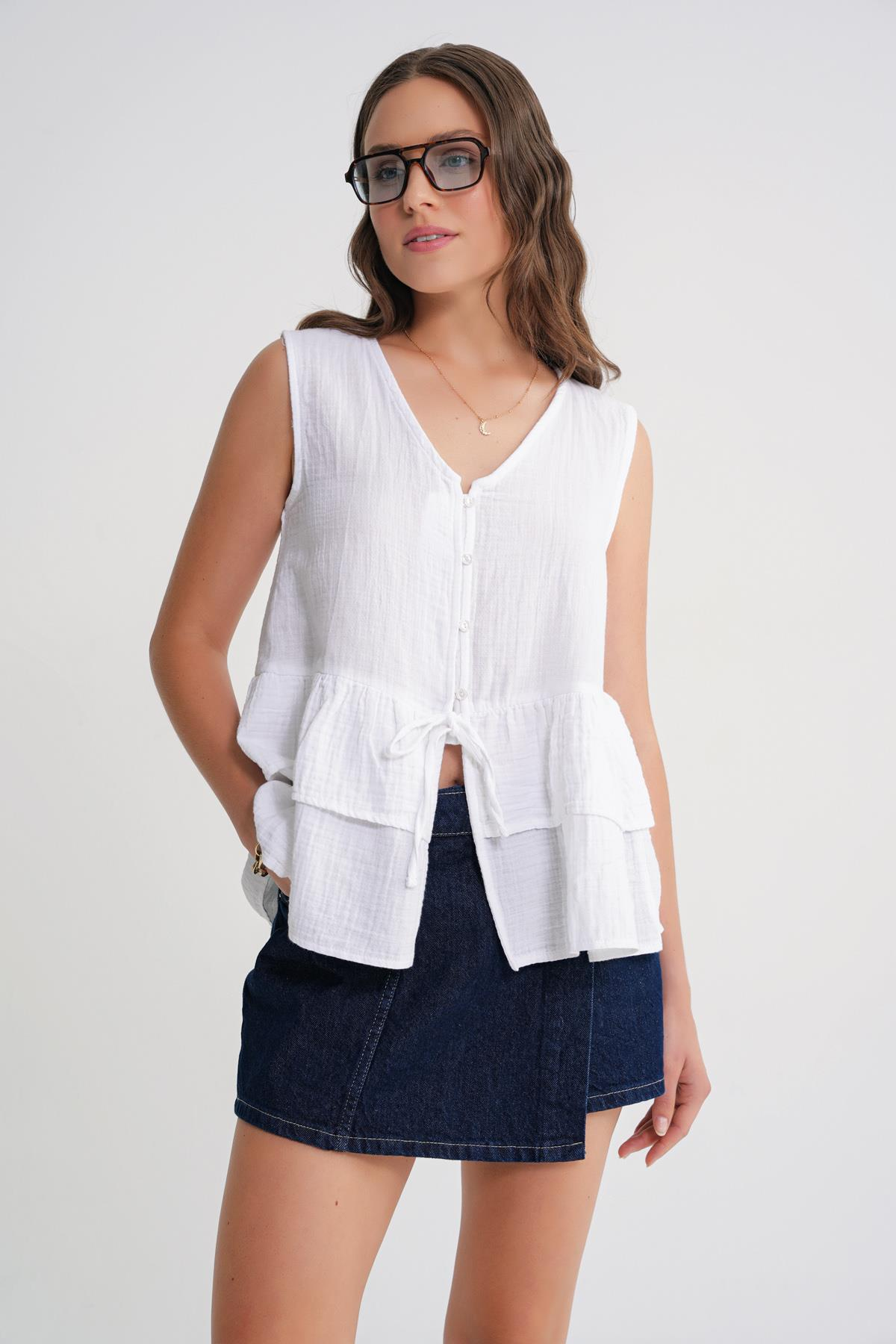 4722 Kadın V Yaka Fırfırlı Müslin Bluz Beyaz