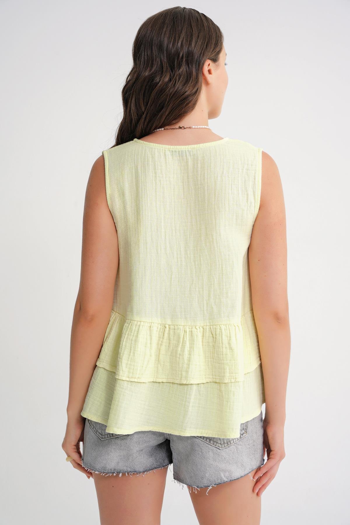 4722 Kadın V Yaka Fırfırlı Müslin Bluz Tereyağı Sarısı