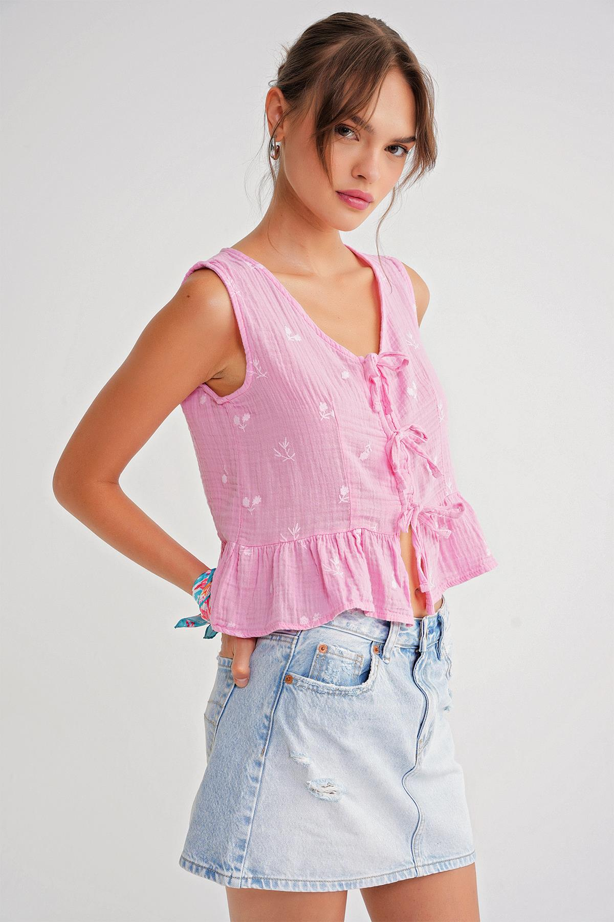 4724 Kadın Çicek Desenli Bağlamalı Müslin Bluz Pembe