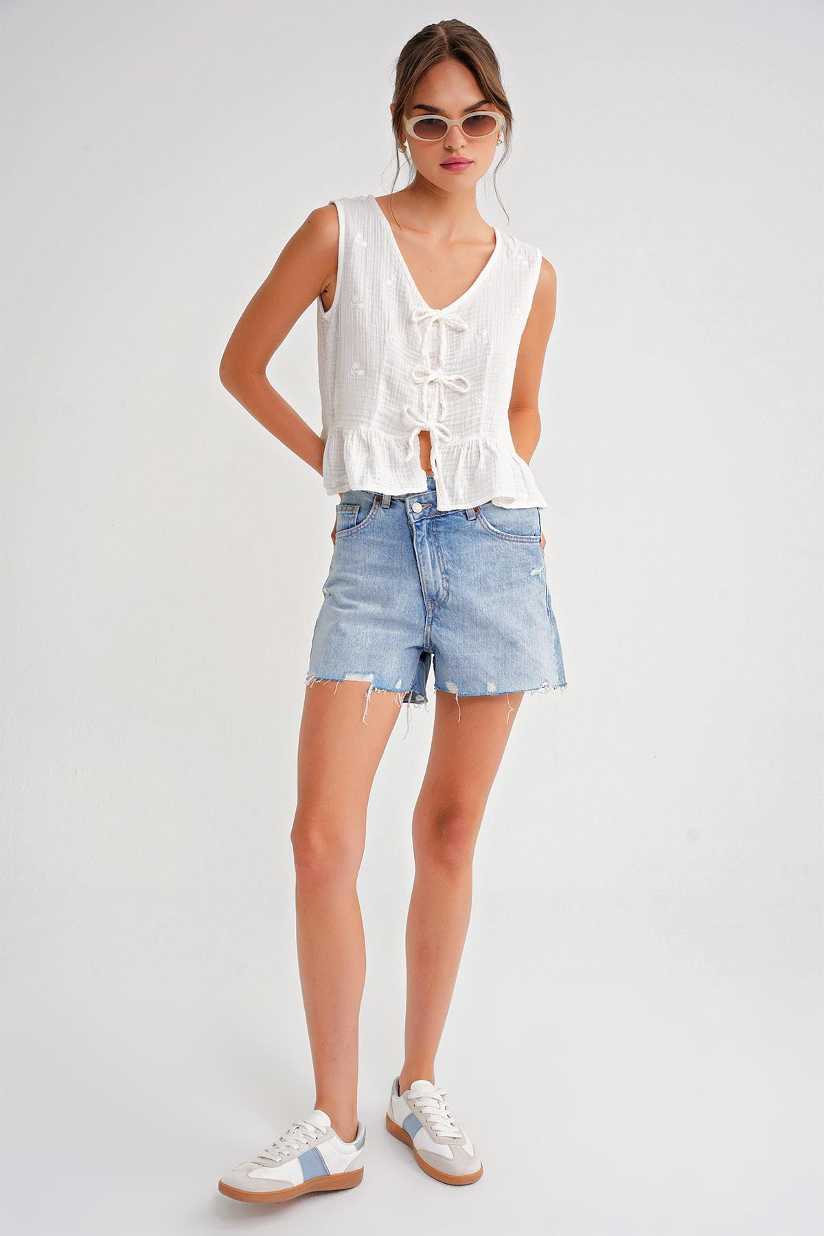 4724 Kadın Çicek Desenli Bağlamalı Müslin Bluz Ekru