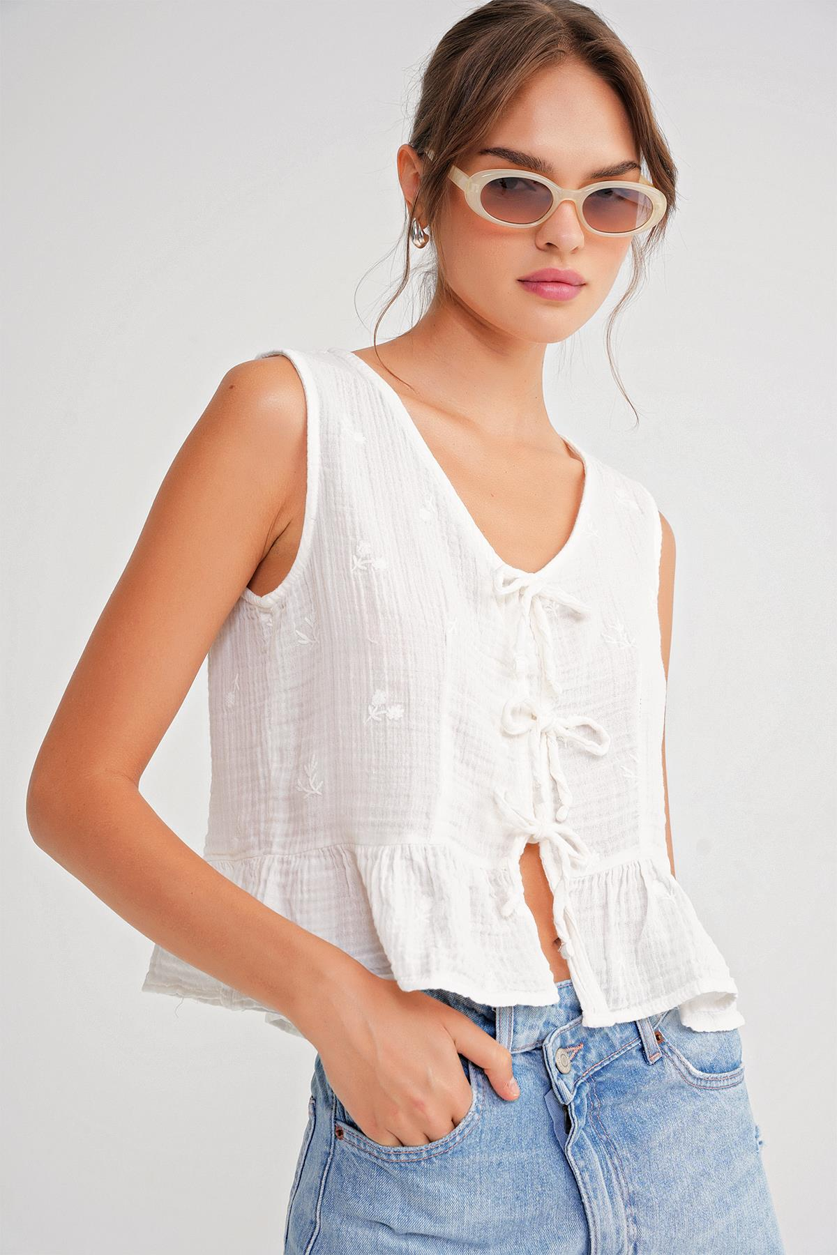 4724 Kadın Çicek Desenli Bağlamalı Müslin Bluz Ekru