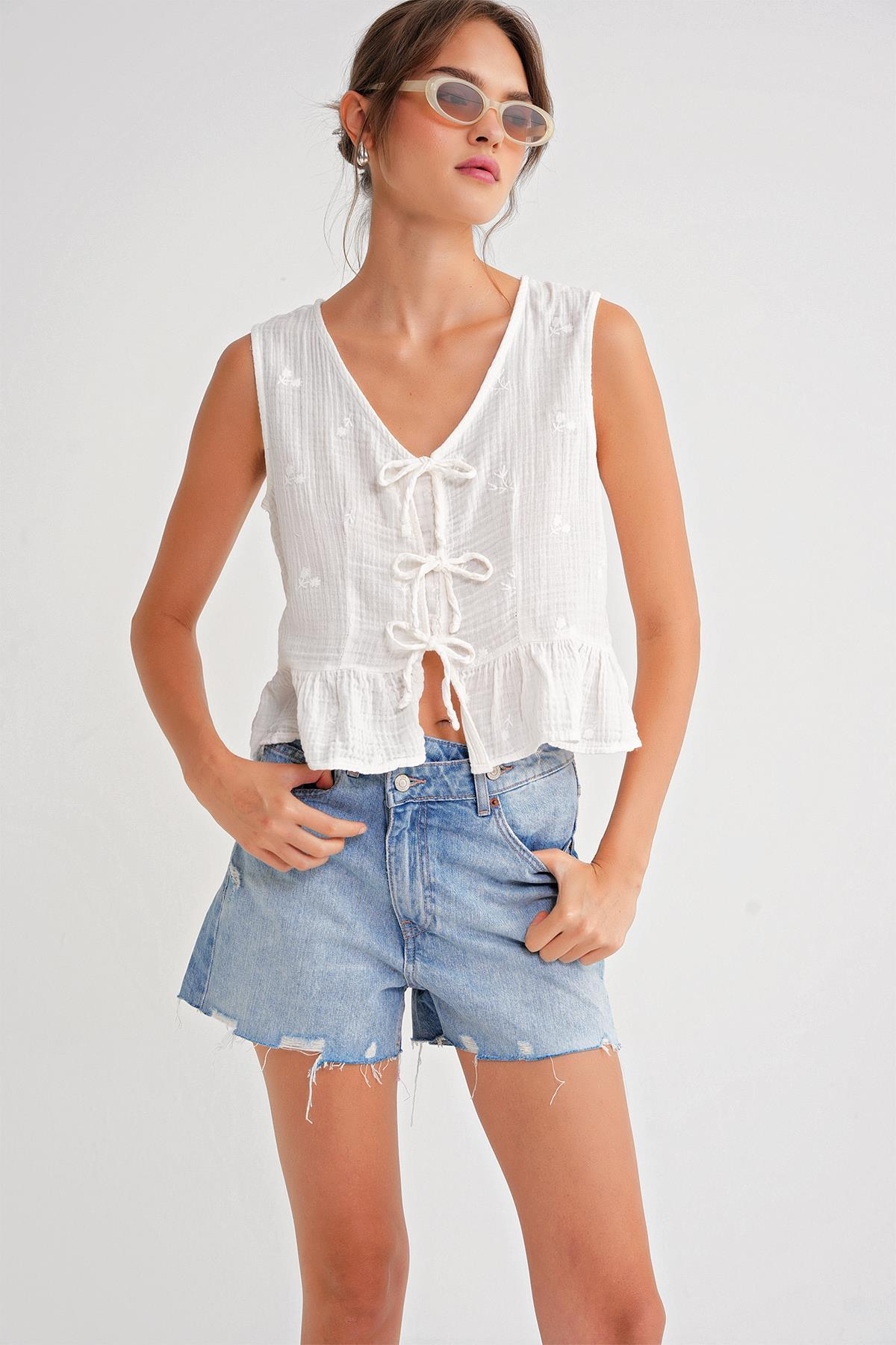 4724 Kadın Çicek Desenli Bağlamalı Müslin Bluz Ekru