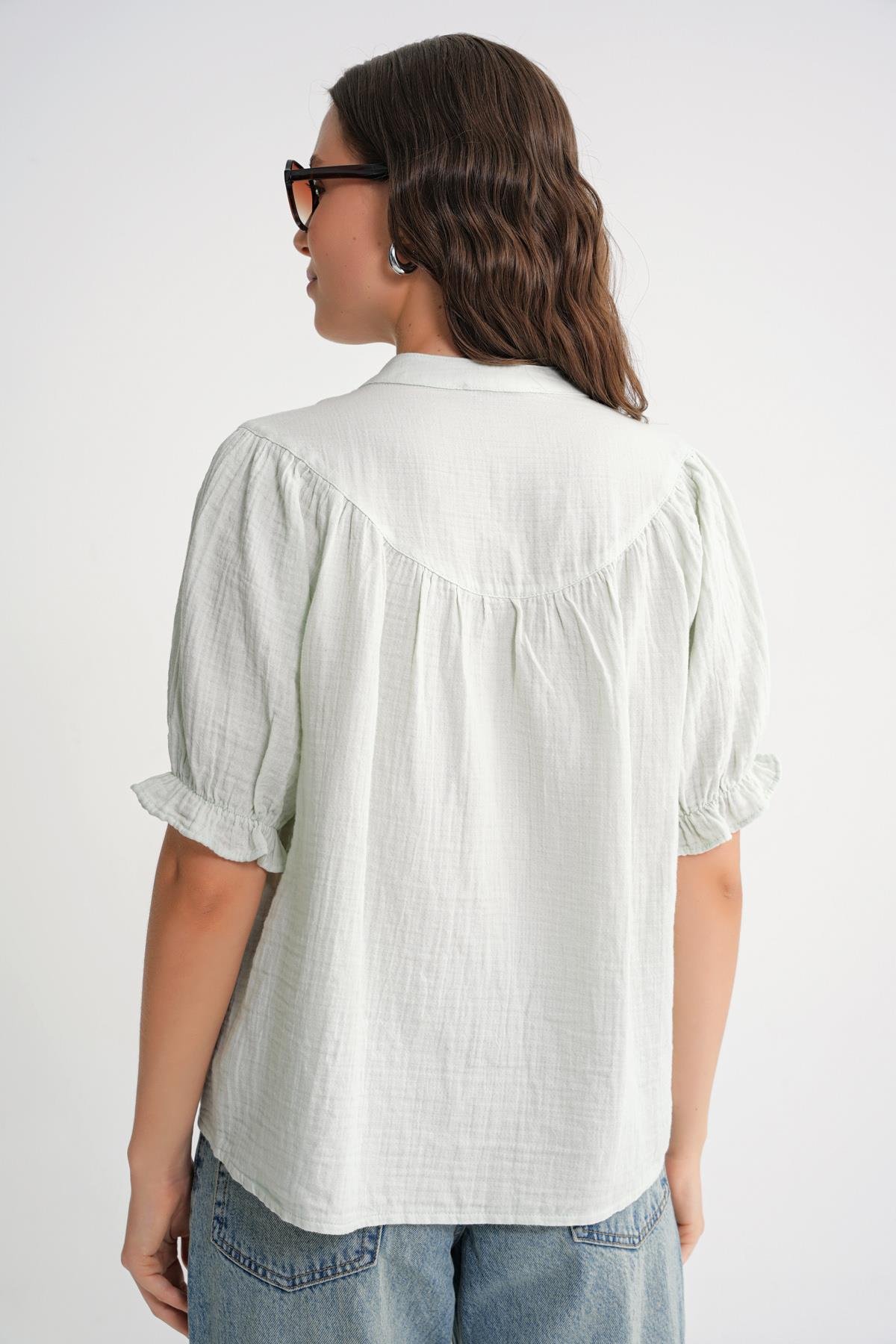 4725 Kadın Büzgü Robalı Kolu Fırfırlı Müslin Gömlek Adaçayı