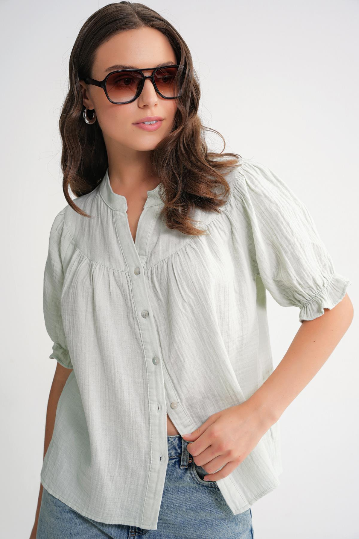 4725 Kadın Büzgü Robalı Kolu Fırfırlı Müslin Gömlek Adaçayı