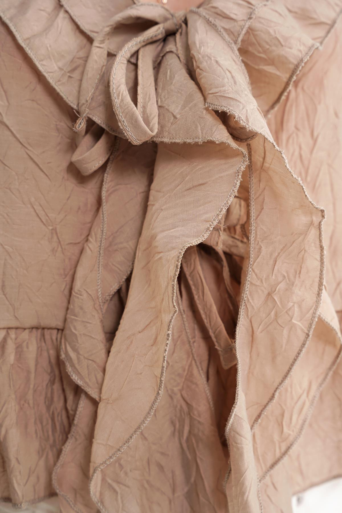 4727 Kadın Yakası Fırfırlı Kraşlı Bluz Vizon