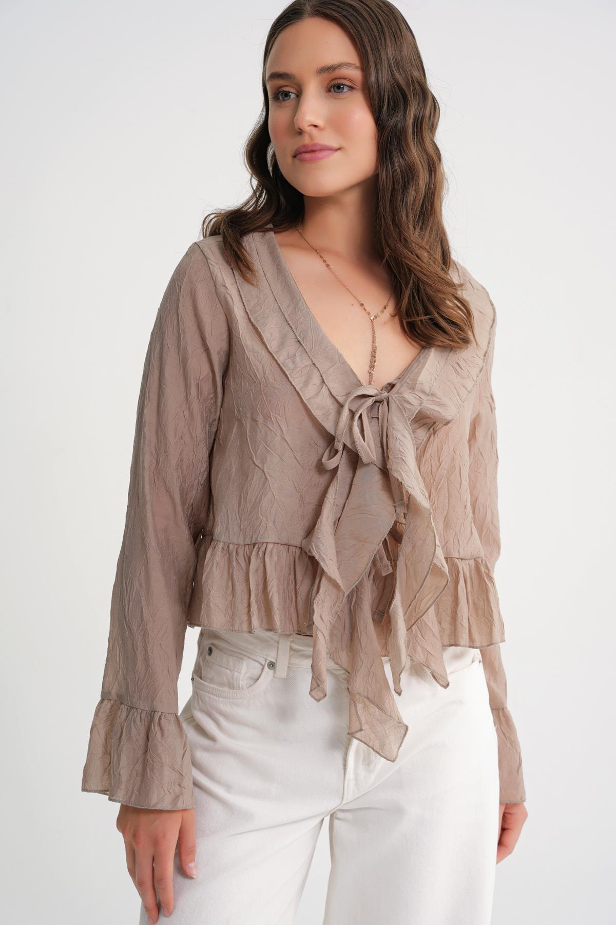 4727 Kadın Yakası Fırfırlı Kraşlı Bluz Vizon