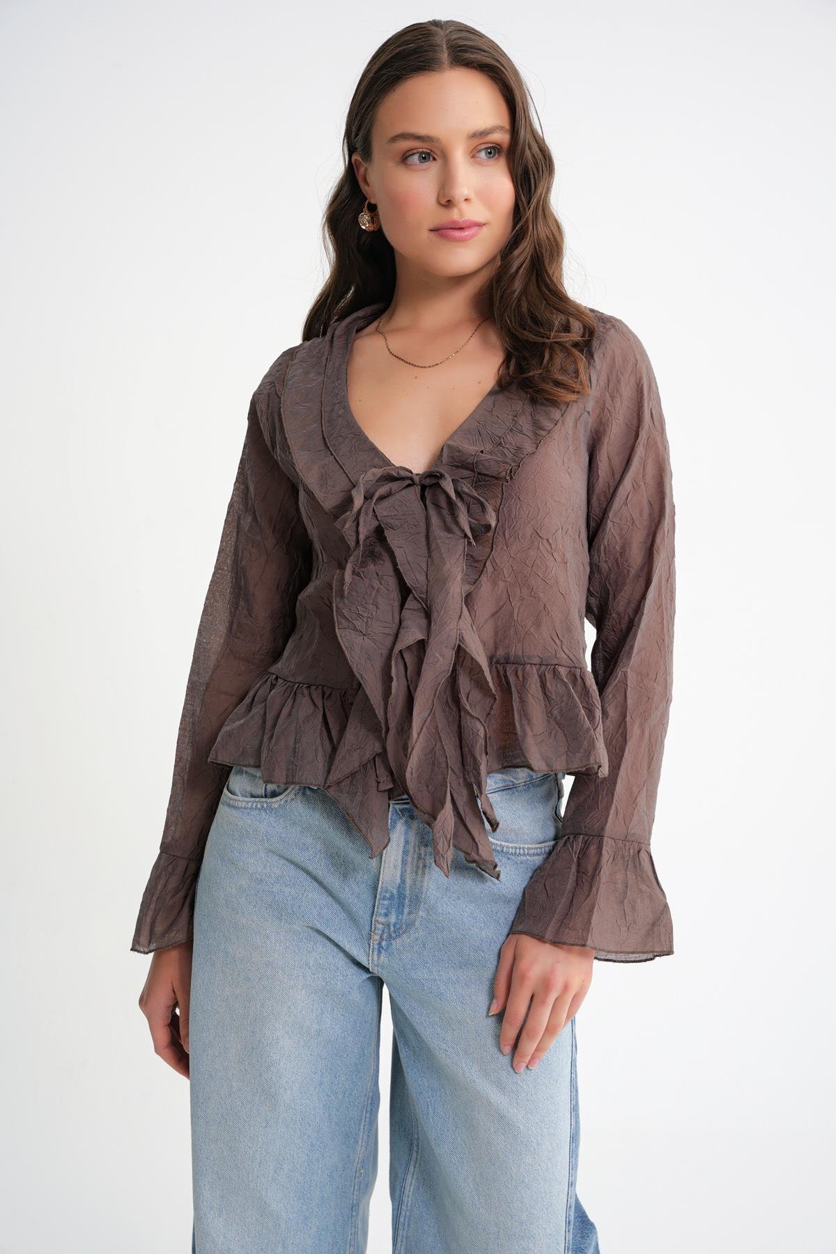 4727 Kadın Yakası Fırfırlı Kraşlı Bluz Kahve