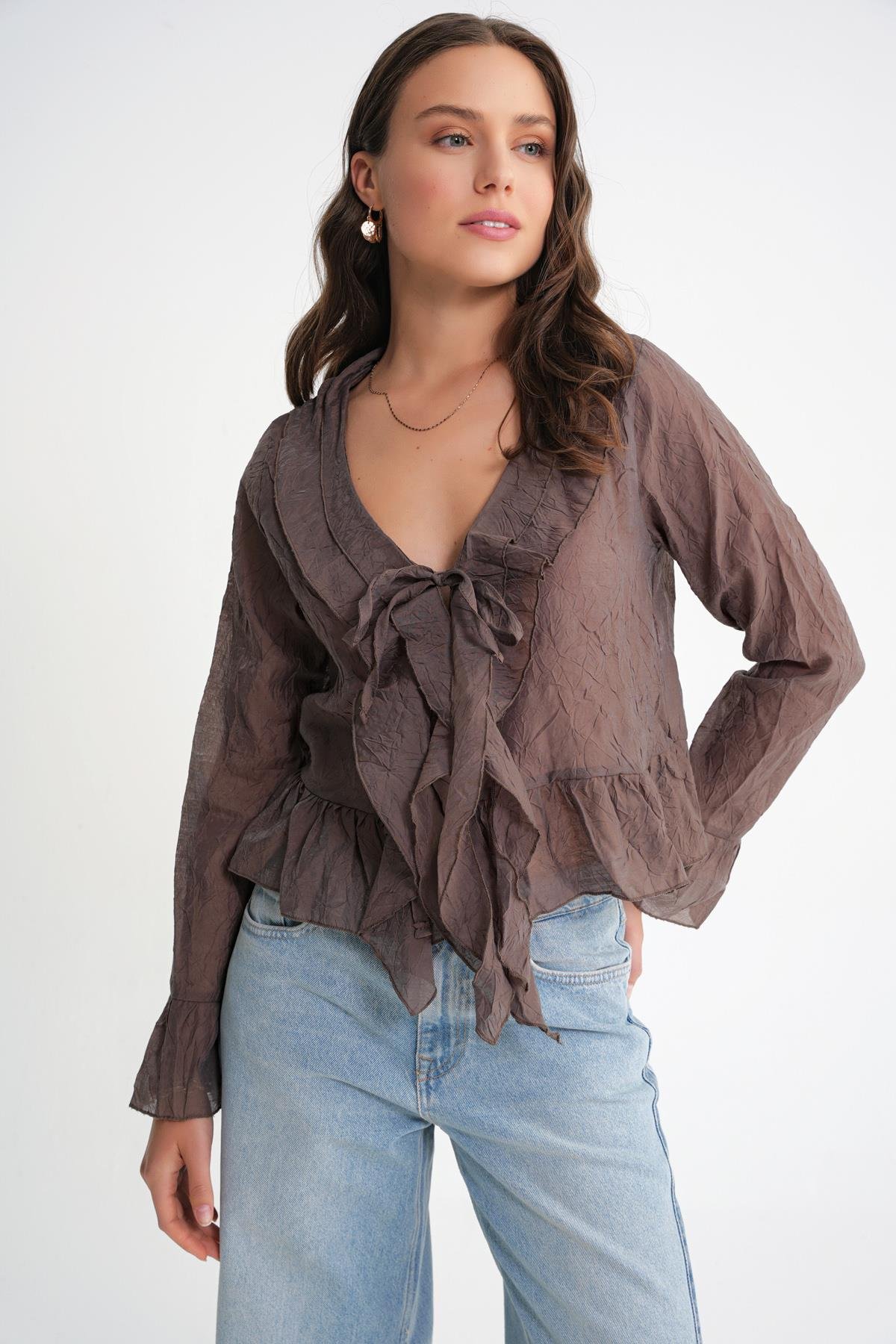 4727 Kadın Yakası Fırfırlı Kraşlı Bluz Kahve