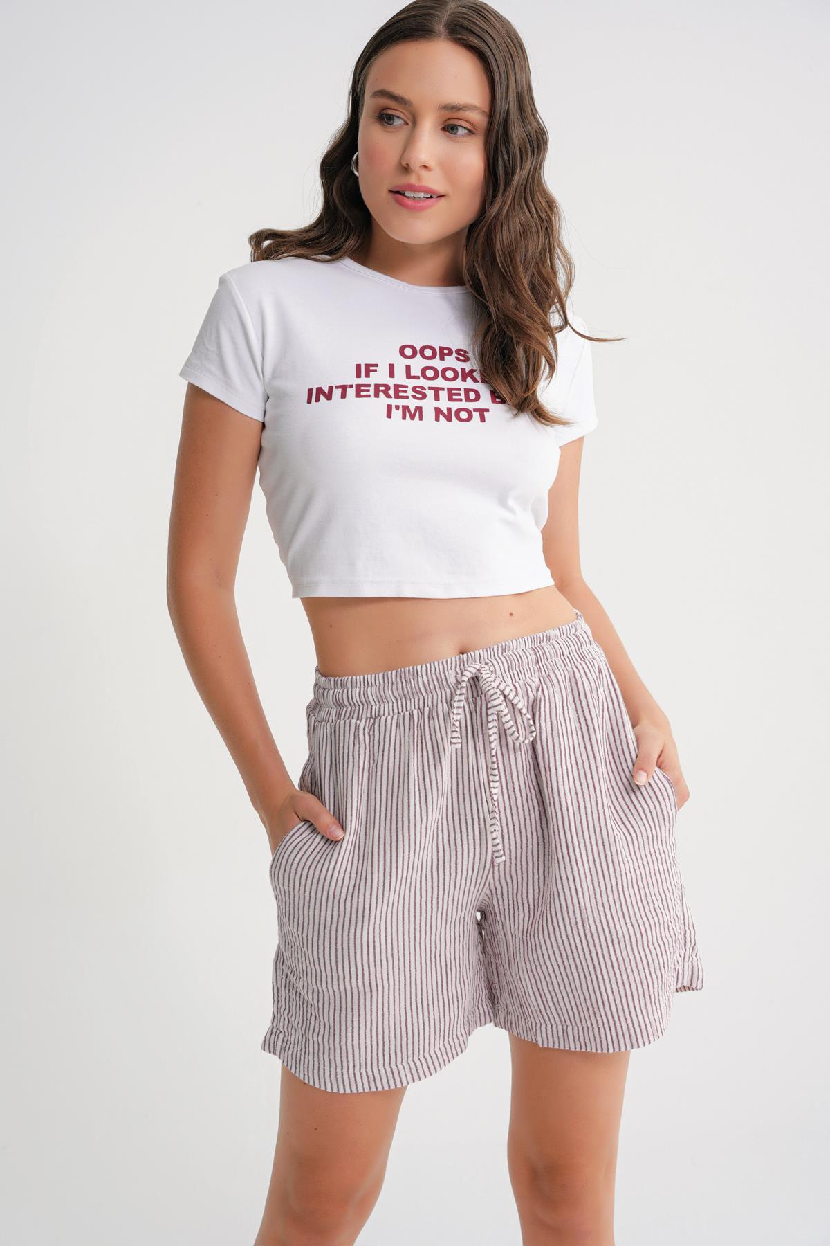 4728 Kadın Beli Lastikli Çizgili Müslin Şort Bordo