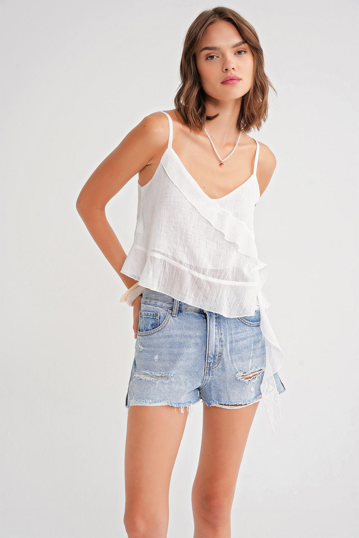 4736 Kadın Fırfırlı Askılı Bluz Beyaz