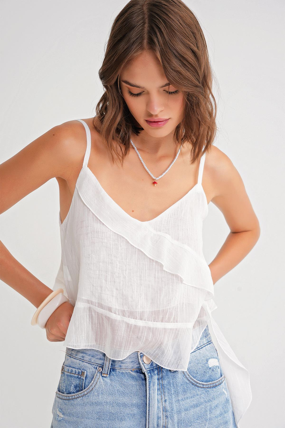 4736 Kadın Fırfırlı Askılı Bluz Beyaz