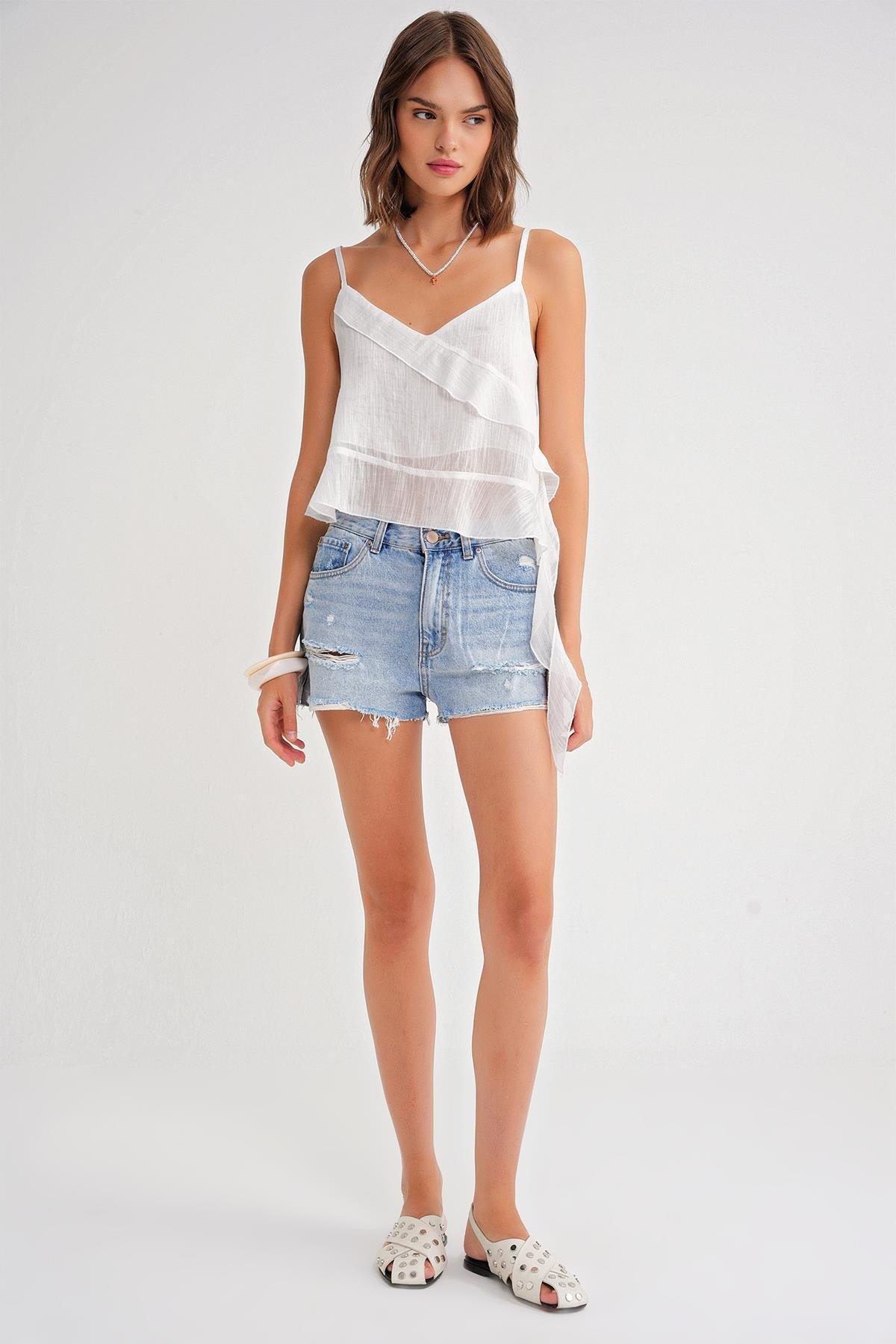 4736 Kadın Fırfırlı Askılı Bluz Beyaz