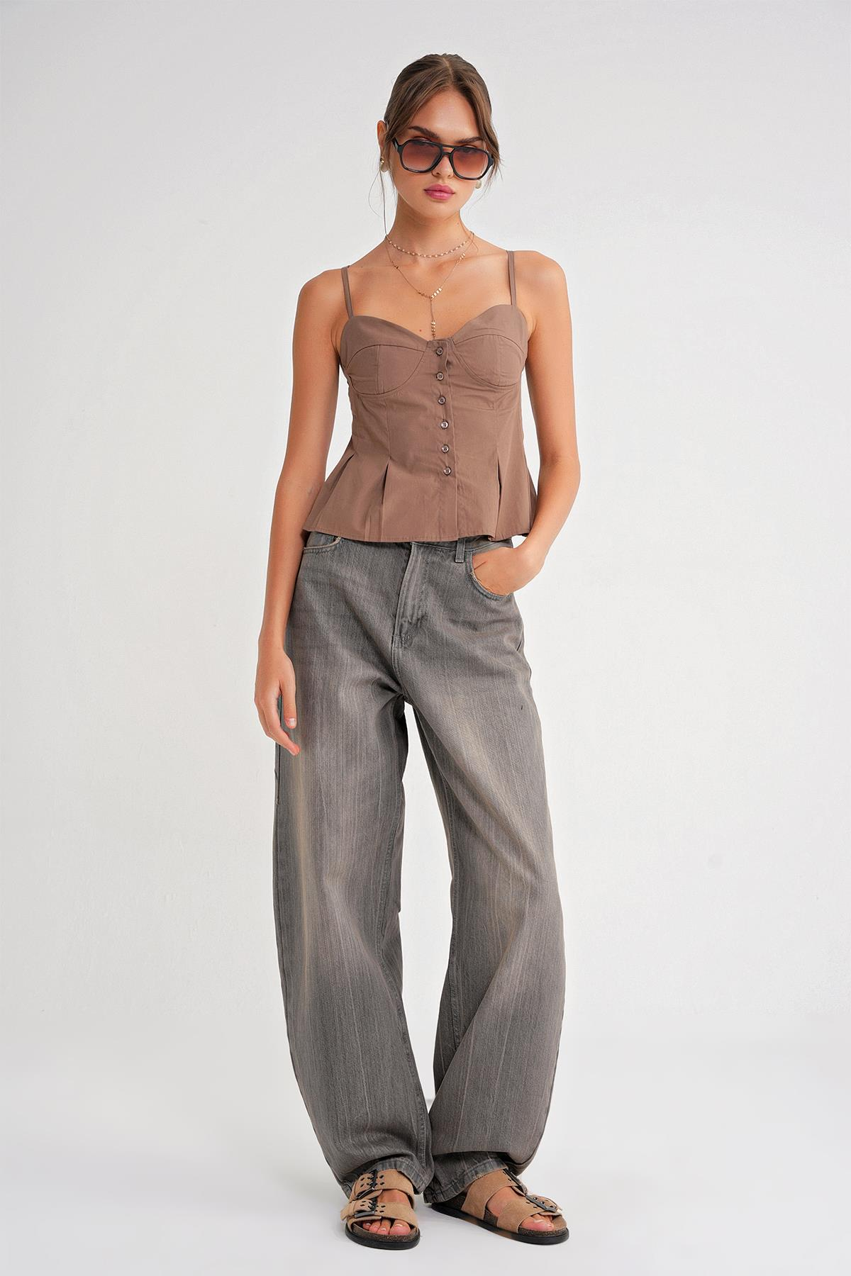 4737 Kadın Düğmeli Kuplu Pileli Bluz Moka