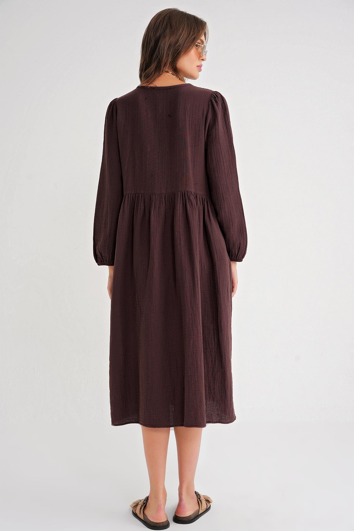 4739 Kadın Yakası Bağlamalı Müslin Midi Elbise Kahve